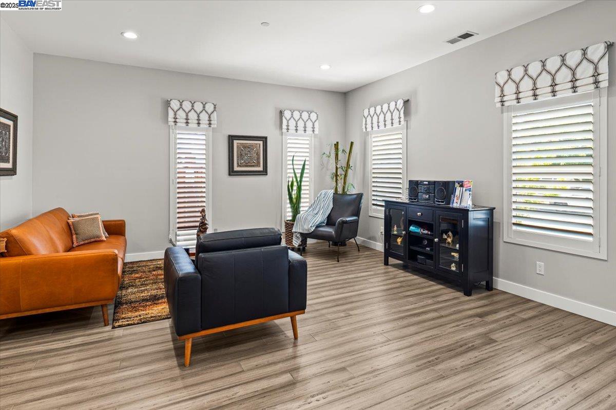 Detail Gallery Image 5 of 52 For 4309 Bora Bora Ave, Fremont,  CA 94538 - 5 Beds | 3/1 Baths