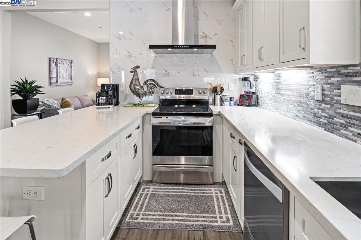 Detail Gallery Image 10 of 52 For 4309 Bora Bora Ave, Fremont,  CA 94538 - 5 Beds | 3/1 Baths