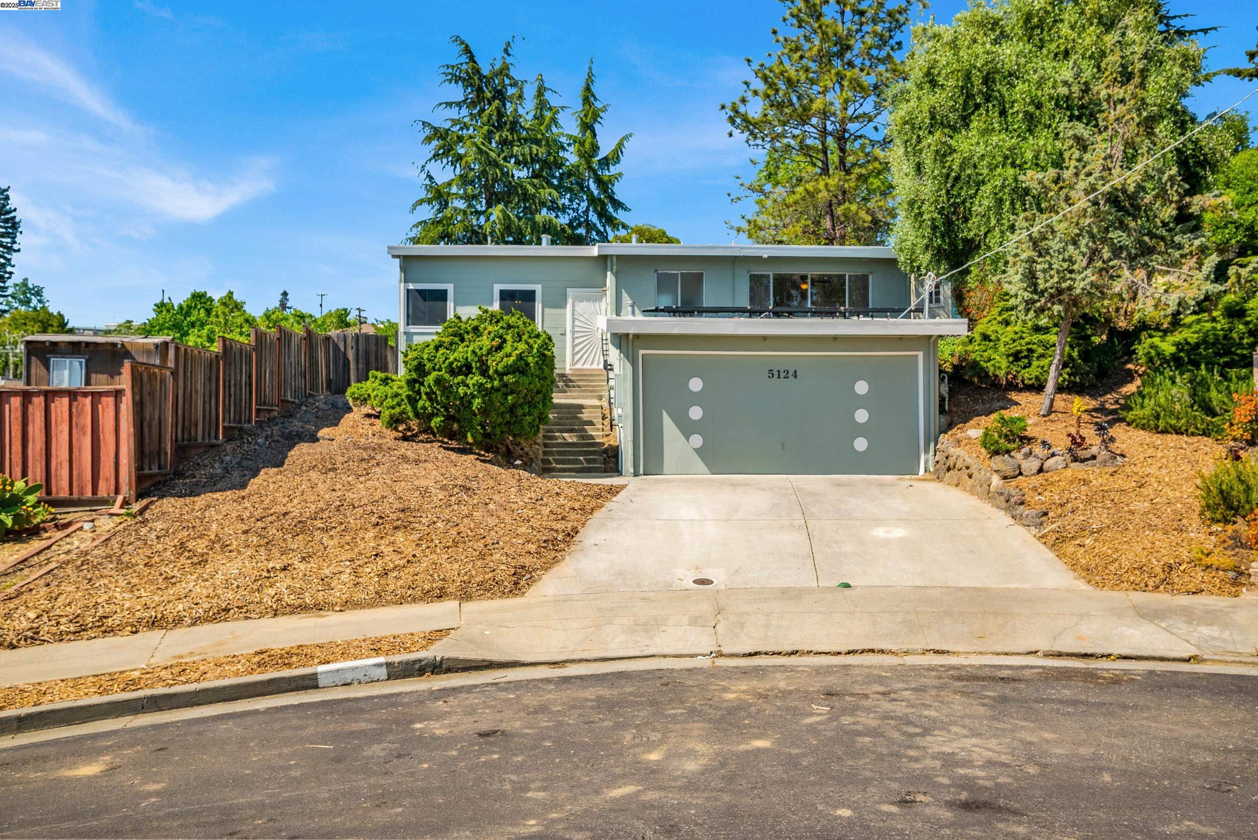 Detail Gallery Image 1 of 1 For 5124 Ray Ave, Castro Valley,  CA 94546 - 3 Beds | 2 Baths