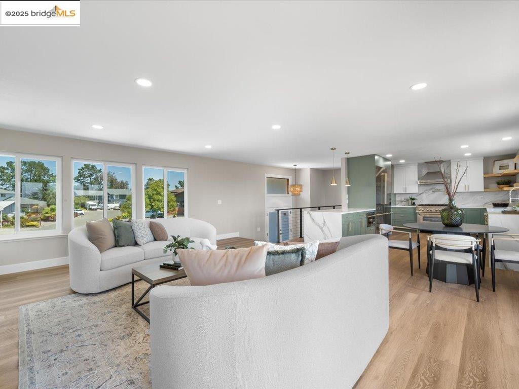 Detail Gallery Image 13 of 42 For 27781 Pleasant Hill Ct, Hayward,  CA 94542 - 5 Beds | 3 Baths