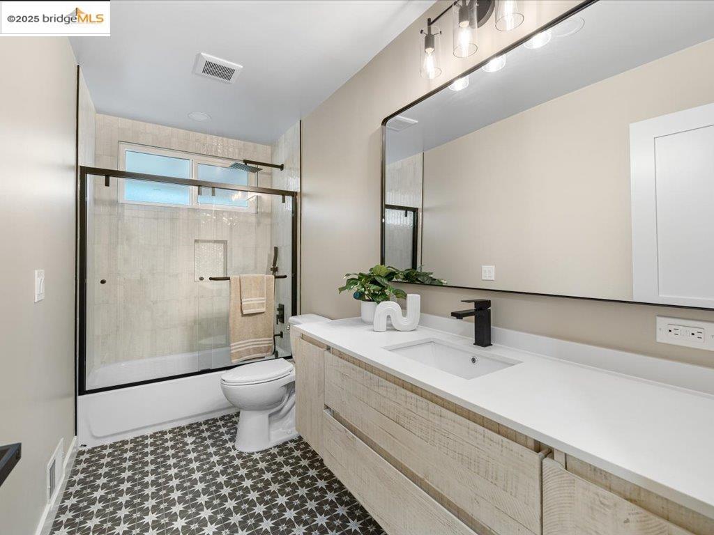 Detail Gallery Image 19 of 42 For 27781 Pleasant Hill Ct, Hayward,  CA 94542 - 5 Beds | 3 Baths