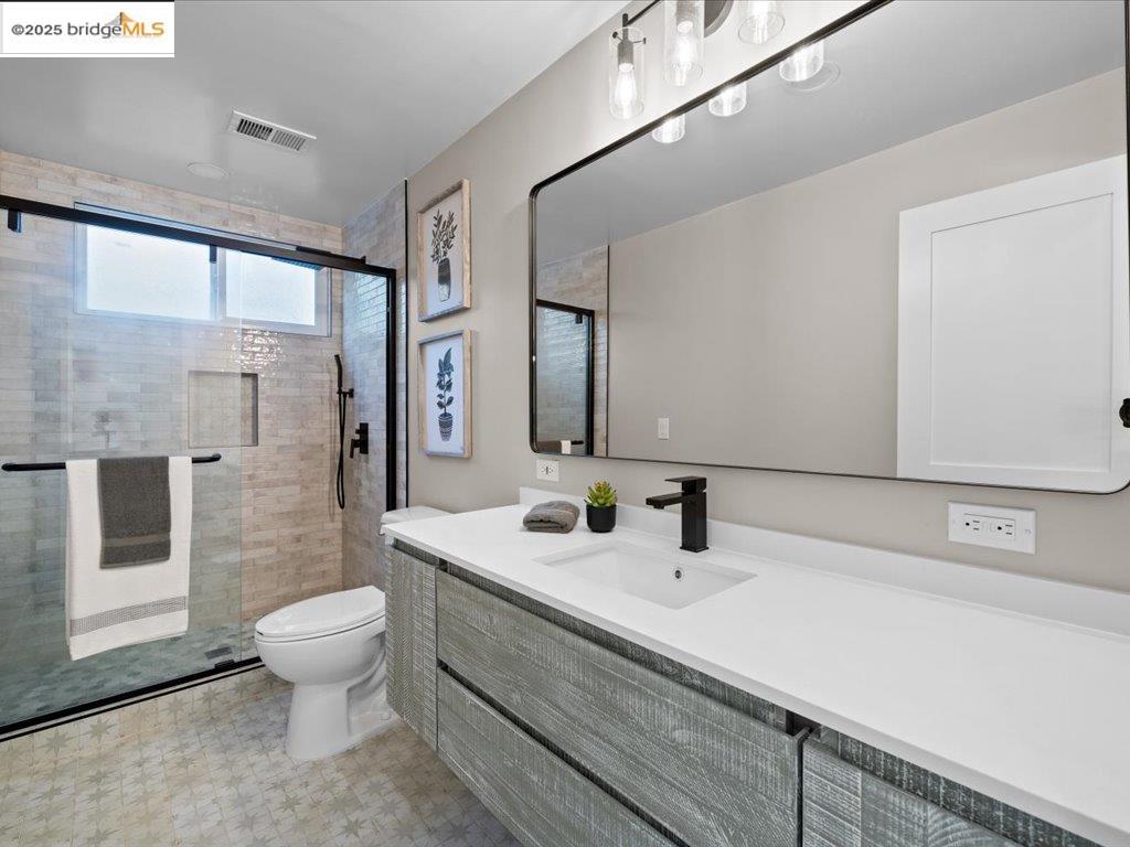 Detail Gallery Image 25 of 42 For 27781 Pleasant Hill Ct, Hayward,  CA 94542 - 5 Beds | 3 Baths