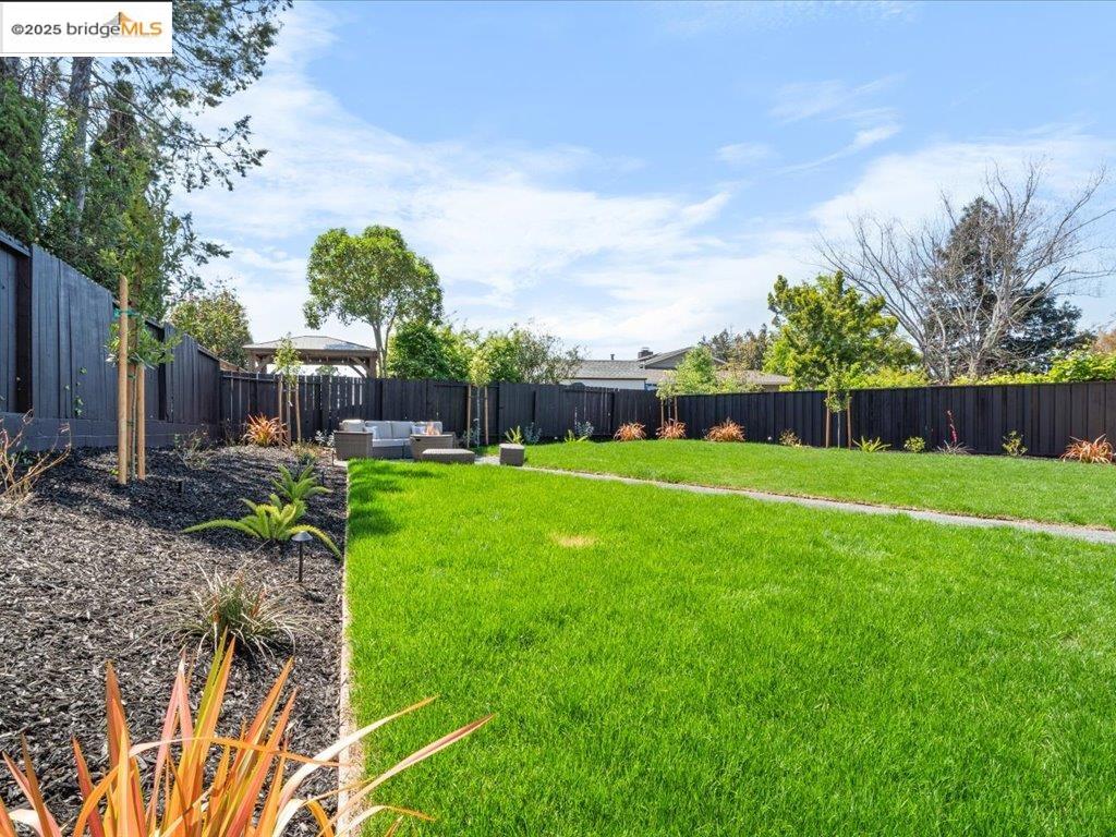 Detail Gallery Image 34 of 42 For 27781 Pleasant Hill Ct, Hayward,  CA 94542 - 5 Beds | 3 Baths