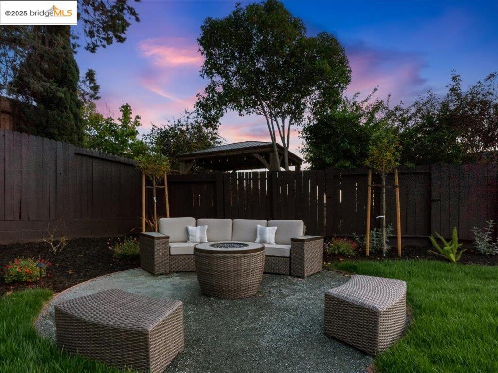 Detail Gallery Image 8 of 42 For 27781 Pleasant Hill Ct, Hayward,  CA 94542 - 5 Beds | 3 Baths
