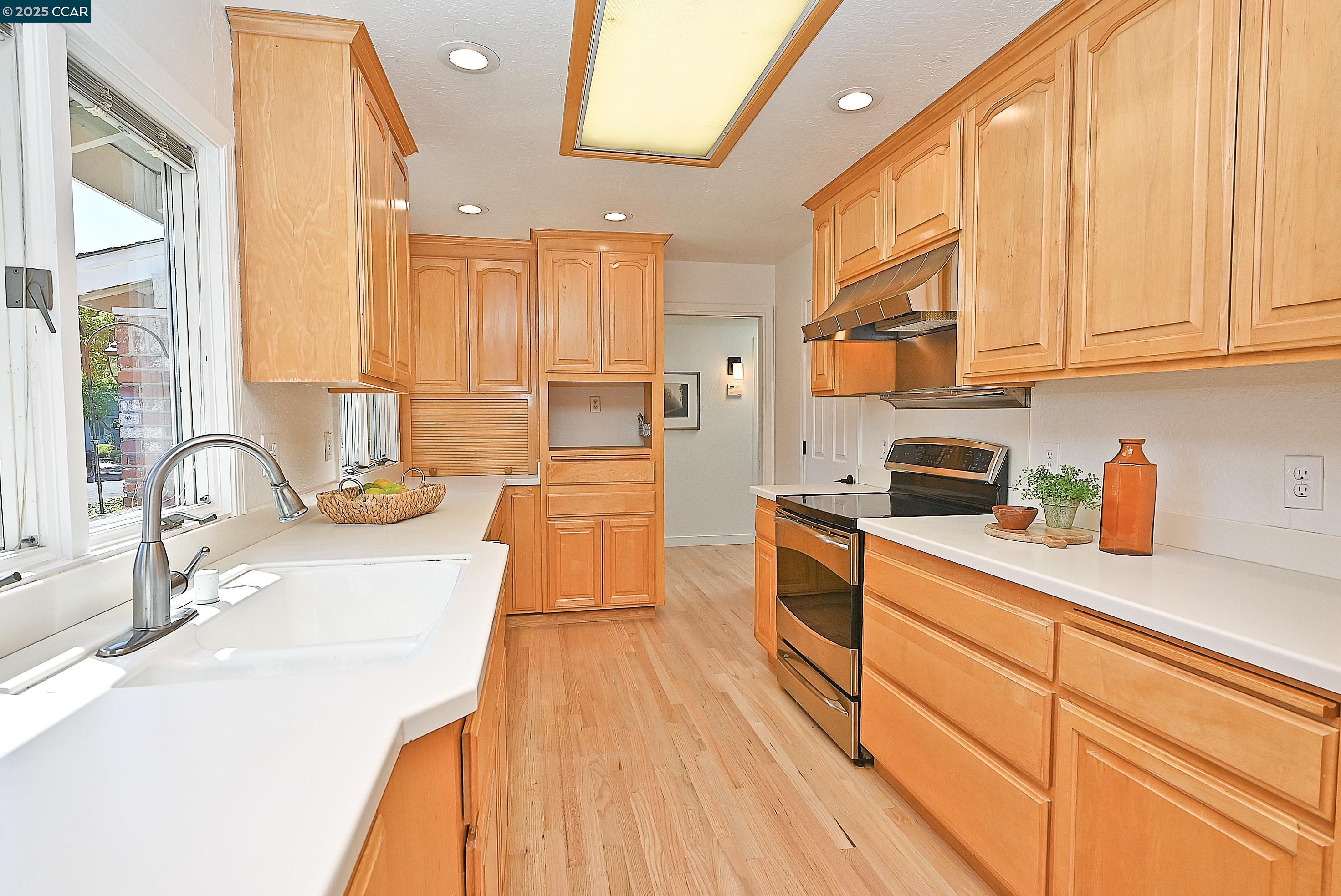 Detail Gallery Image 17 of 48 For 342 Fenway Dr, Walnut Creek,  CA 94598 - 4 Beds | 2 Baths