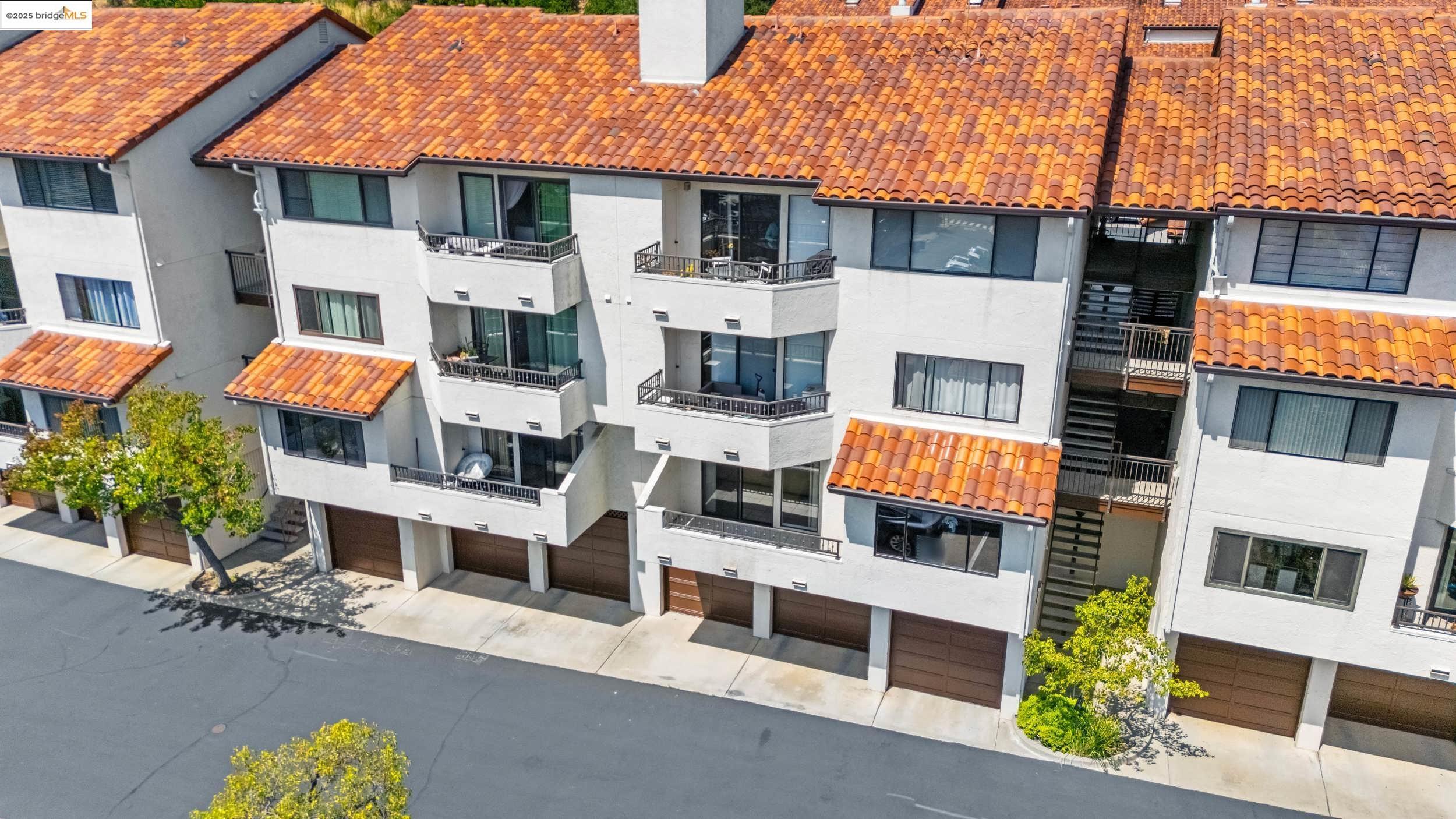 Detail Gallery Image 2 of 51 For 22012 Sevilla Rd #102,  Hayward,  CA 94541 - 2 Beds | 2 Baths