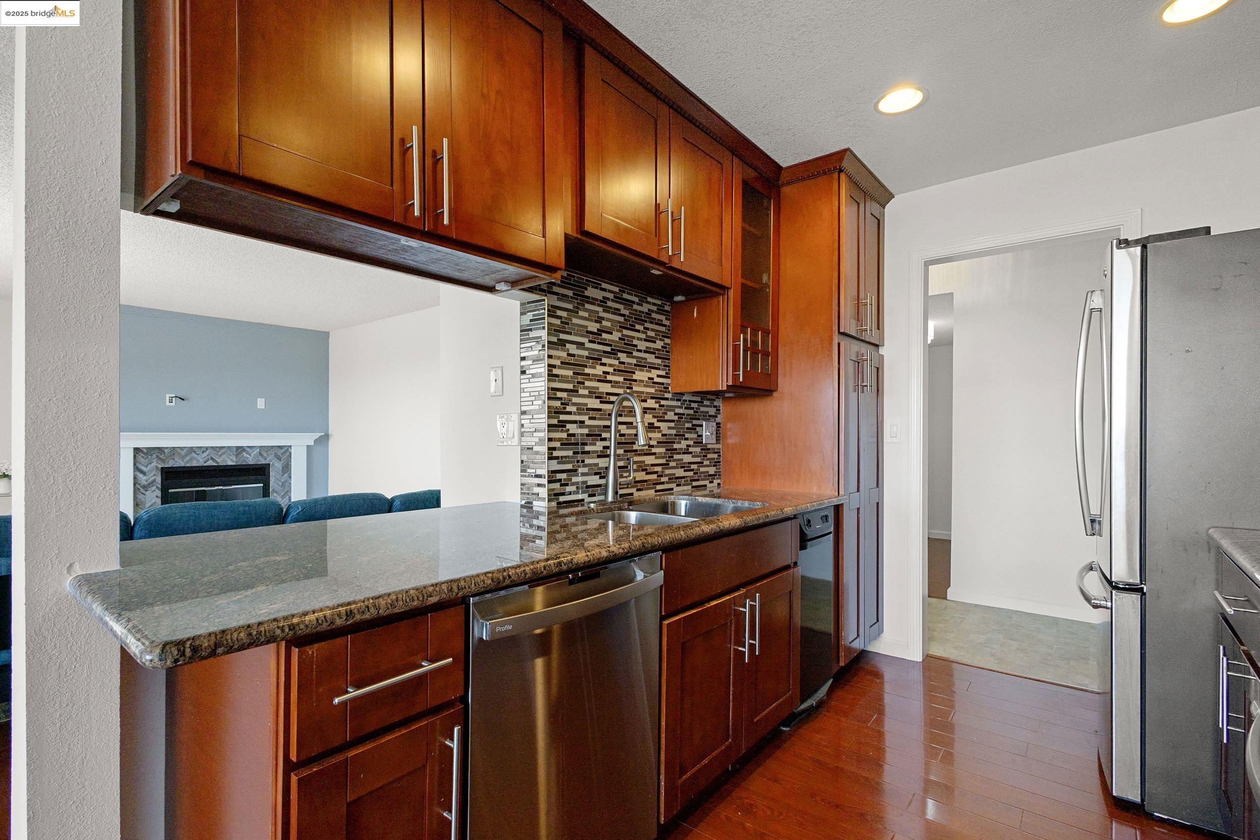 Detail Gallery Image 14 of 51 For 22012 Sevilla Rd #102,  Hayward,  CA 94541 - 2 Beds | 2 Baths