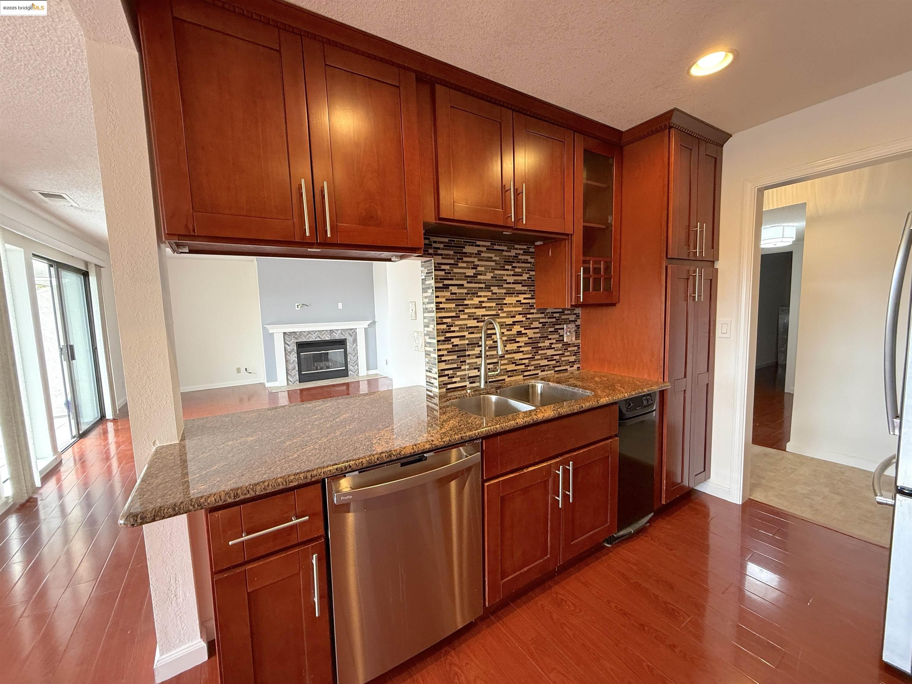 Detail Gallery Image 14 of 54 For 22012 Sevilla Rd #102,  Hayward,  CA 94541 - 2 Beds | 2 Baths