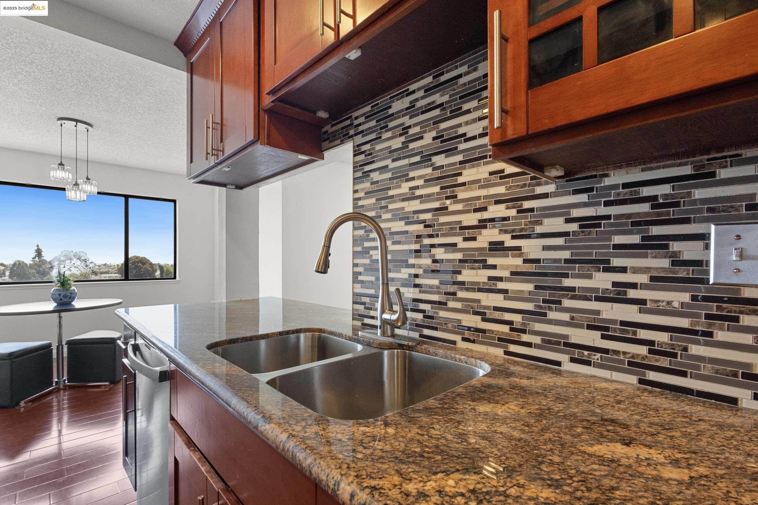 Detail Gallery Image 16 of 51 For 22012 Sevilla Rd #102,  Hayward,  CA 94541 - 2 Beds | 2 Baths