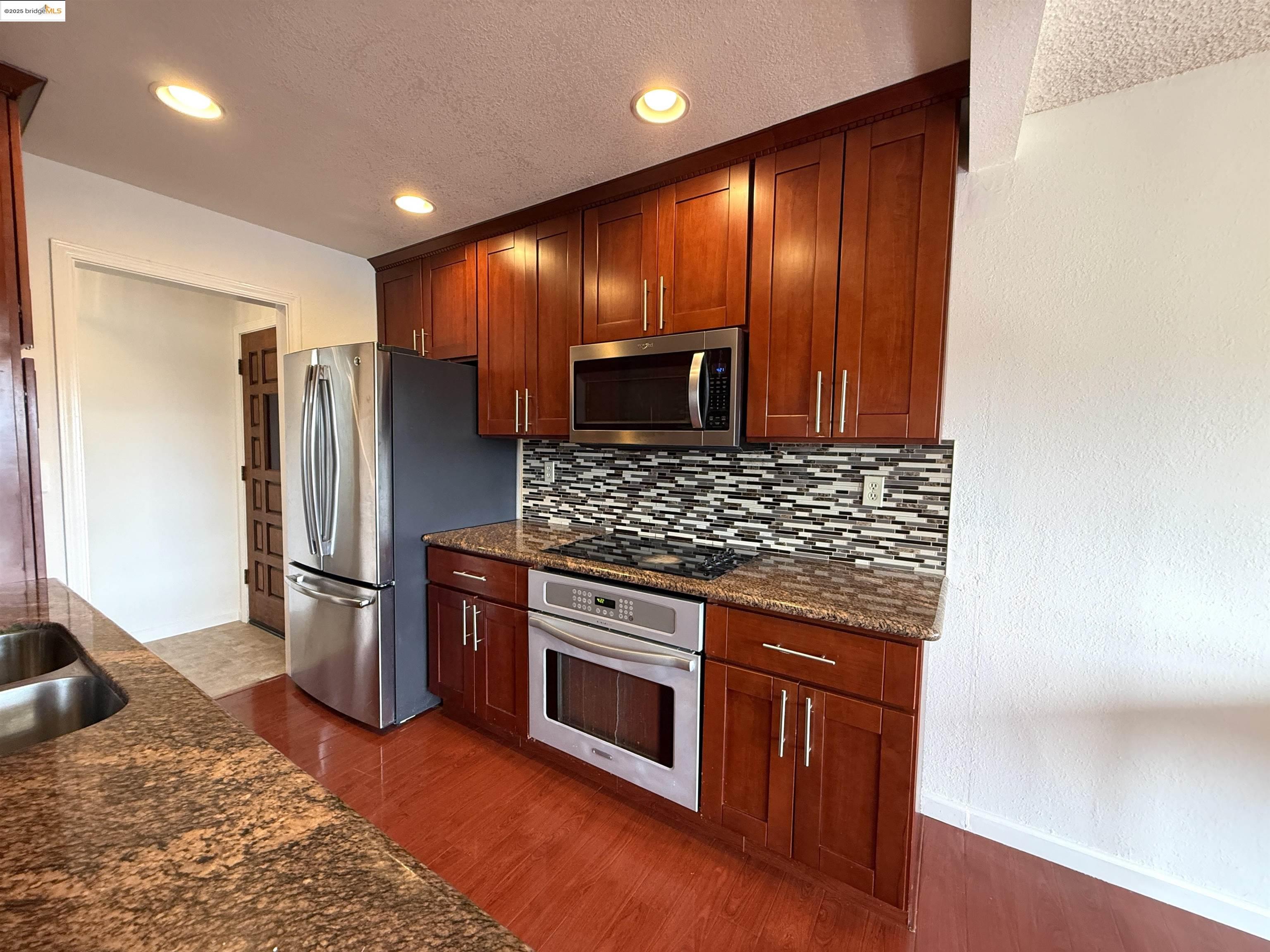 Detail Gallery Image 16 of 54 For 22012 Sevilla Rd #102,  Hayward,  CA 94541 - 2 Beds | 2 Baths