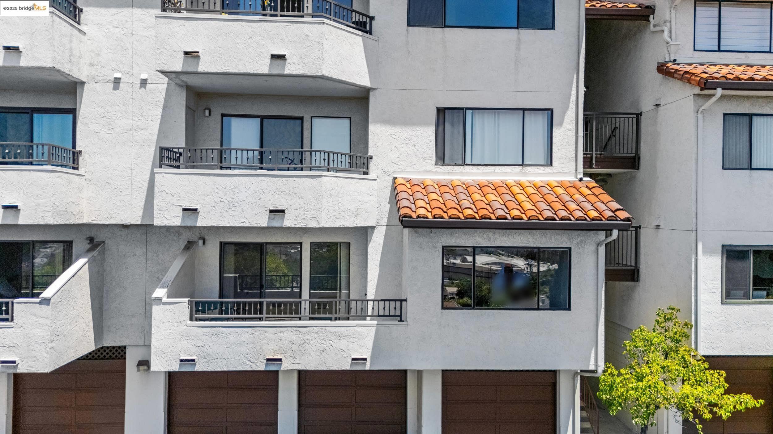 Detail Gallery Image 3 of 51 For 22012 Sevilla Rd #102,  Hayward,  CA 94541 - 2 Beds | 2 Baths