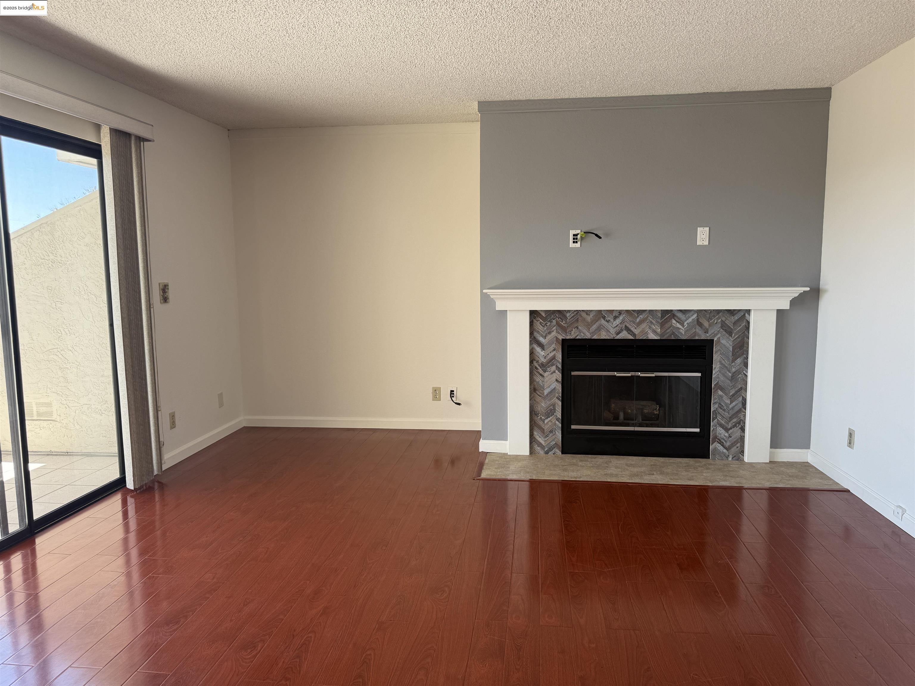 Detail Gallery Image 4 of 54 For 22012 Sevilla Rd #102,  Hayward,  CA 94541 - 2 Beds | 2 Baths
