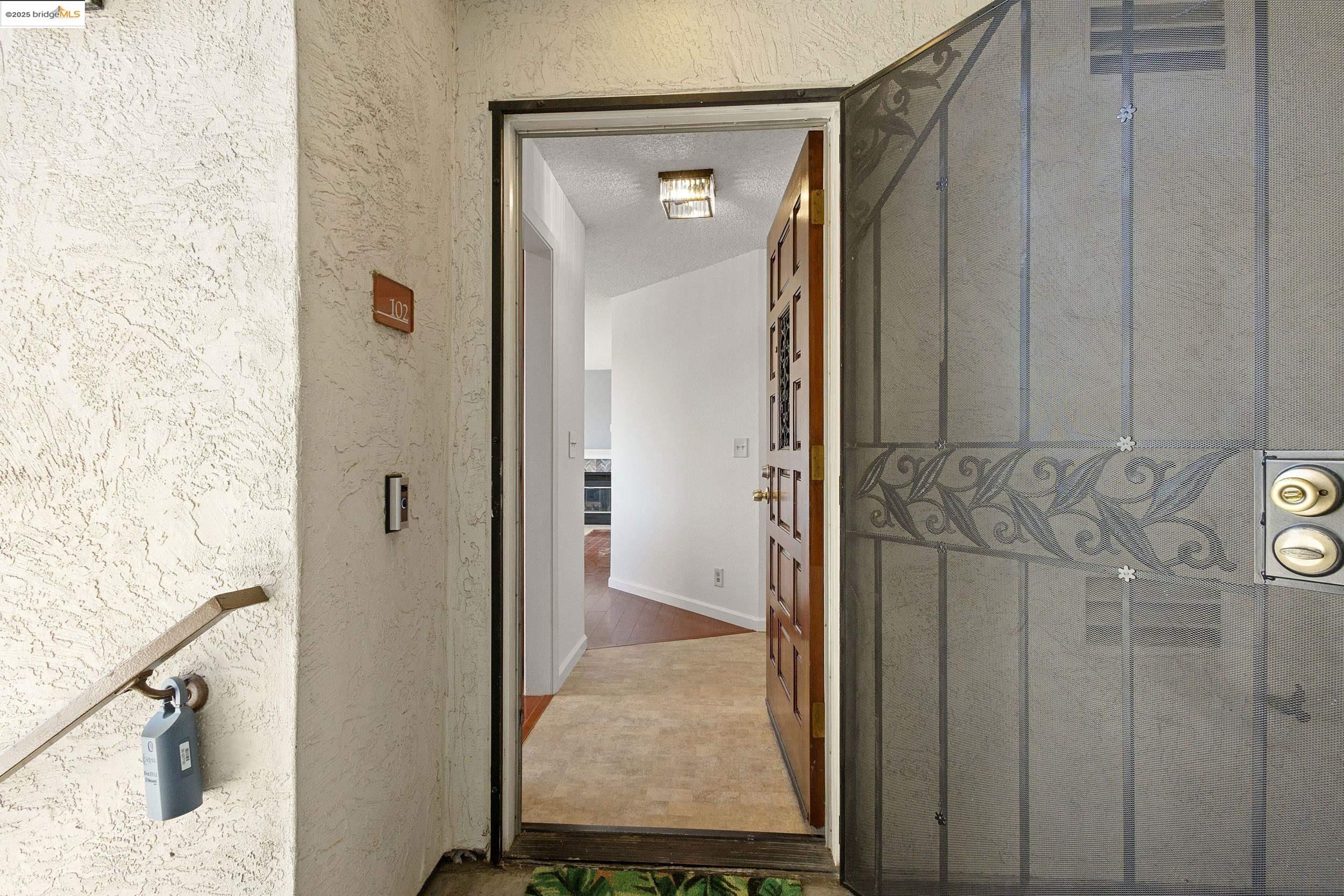 Detail Gallery Image 4 of 51 For 22012 Sevilla Rd #102,  Hayward,  CA 94541 - 2 Beds | 2 Baths
