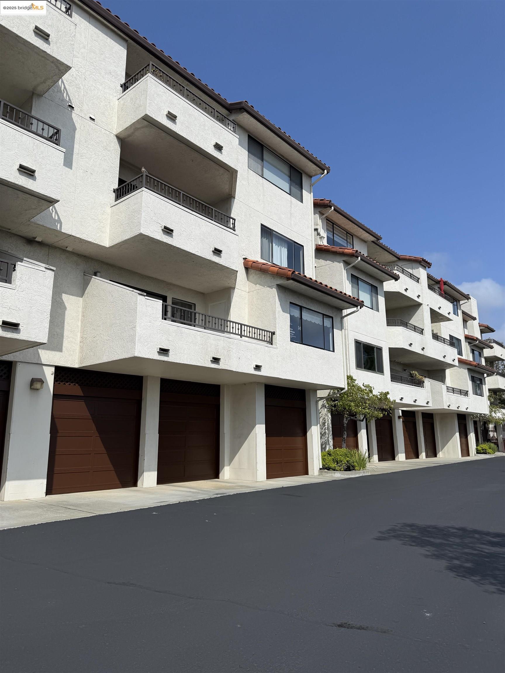 Detail Gallery Image 46 of 54 For 22012 Sevilla Rd #102,  Hayward,  CA 94541 - 2 Beds | 2 Baths