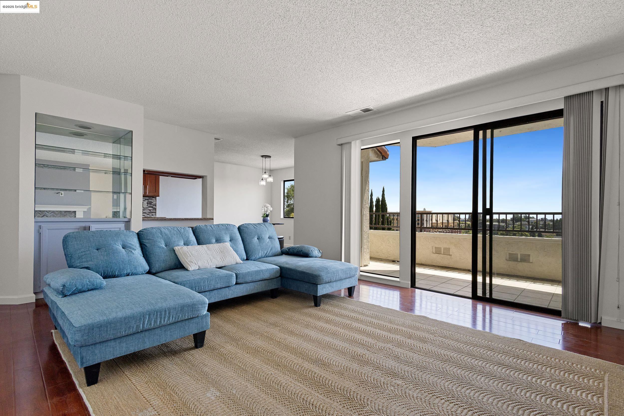 Detail Gallery Image 6 of 51 For 22012 Sevilla Rd #102,  Hayward,  CA 94541 - 2 Beds | 2 Baths
