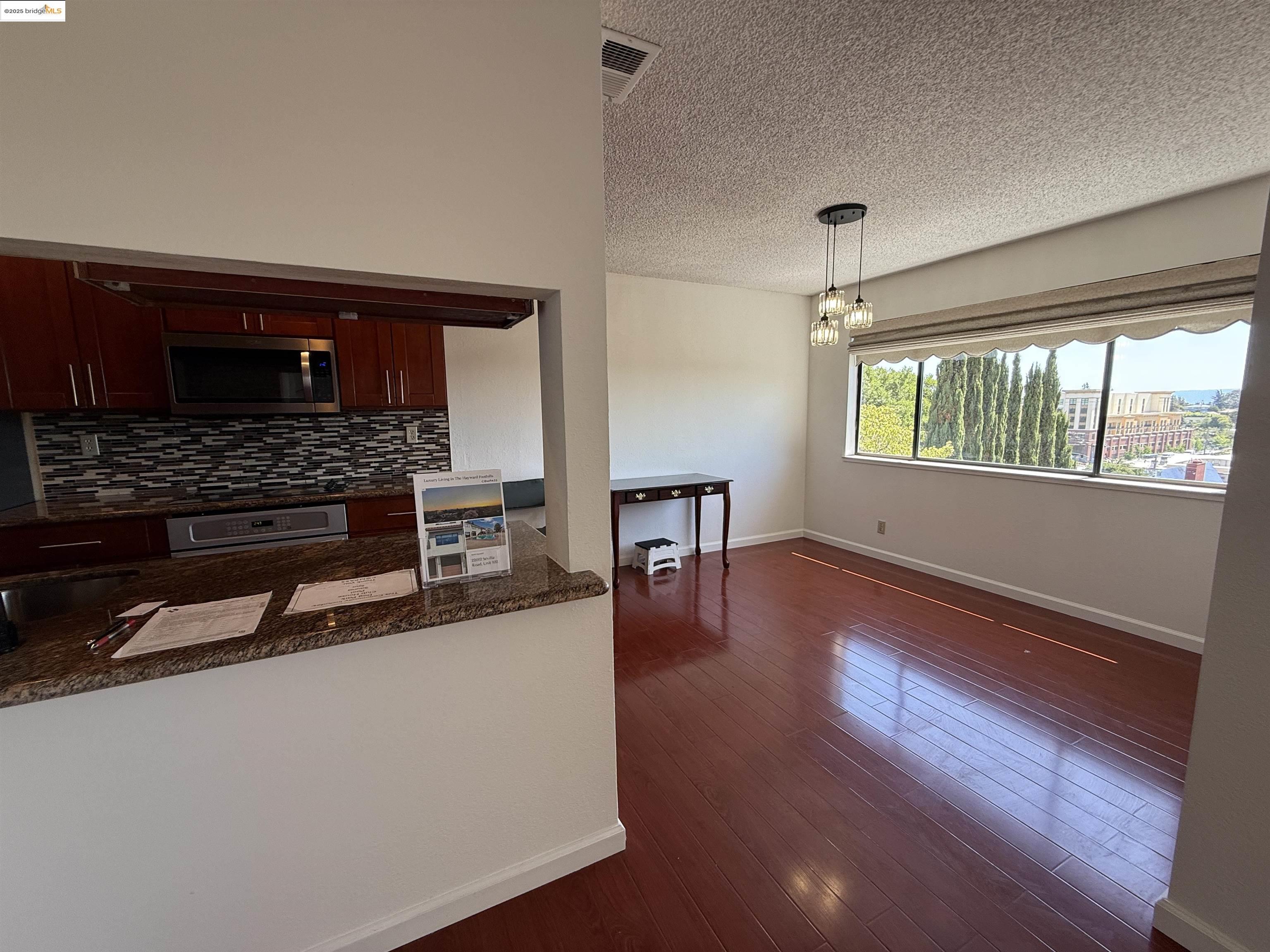 Detail Gallery Image 6 of 54 For 22012 Sevilla Rd #102,  Hayward,  CA 94541 - 2 Beds | 2 Baths