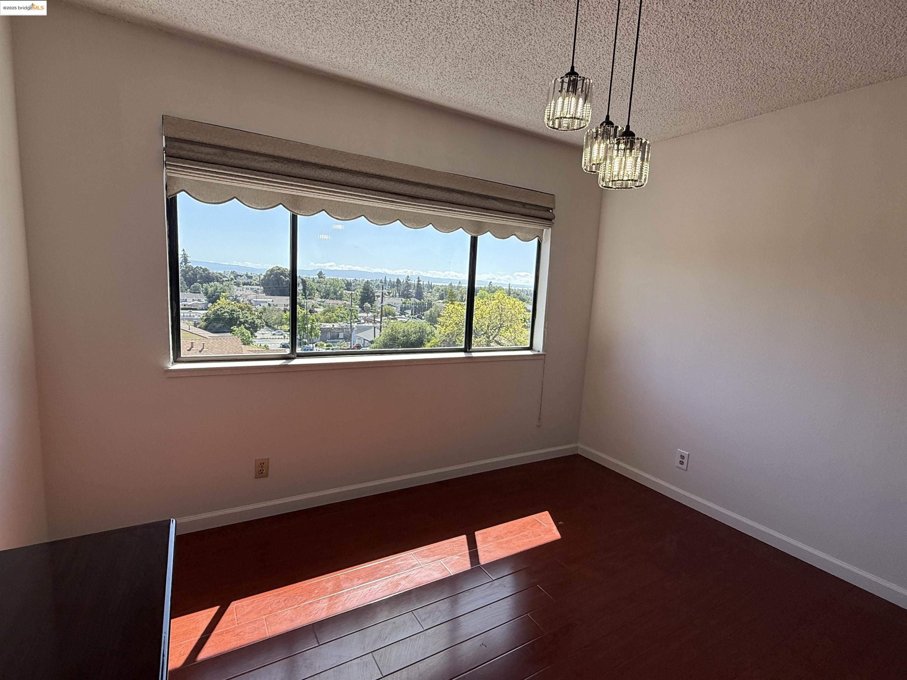 Detail Gallery Image 8 of 54 For 22012 Sevilla Rd #102,  Hayward,  CA 94541 - 2 Beds | 2 Baths