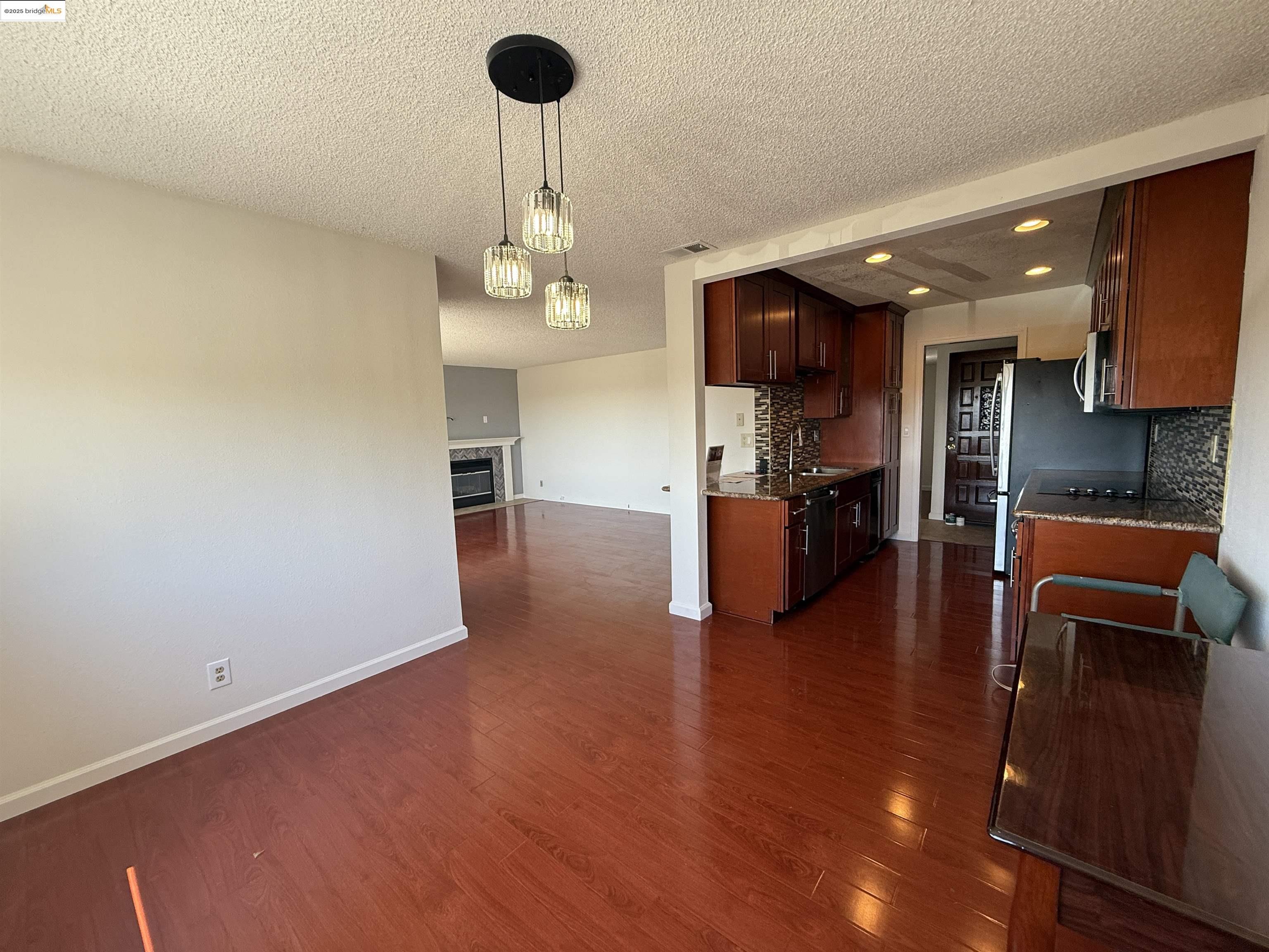 Detail Gallery Image 10 of 54 For 22012 Sevilla Rd #102,  Hayward,  CA 94541 - 2 Beds | 2 Baths