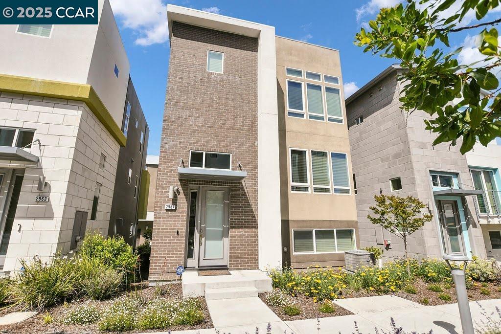 Detail Gallery Image 1 of 43 For 2957 Valley of Hearts Delight, San Jose,  CA 95136 - 4 Beds | 3/1 Baths