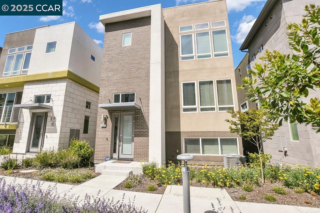 Detail Gallery Image 2 of 43 For 2957 Valley of Hearts Delight, San Jose,  CA 95136 - 4 Beds | 3/1 Baths