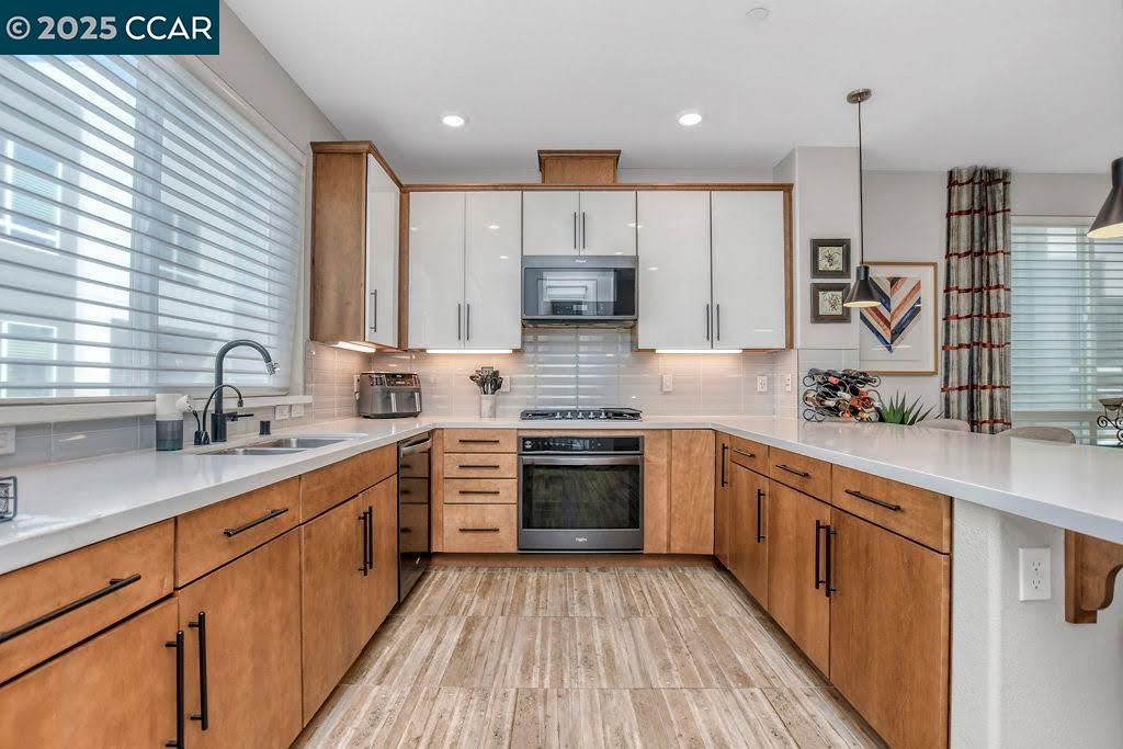 Detail Gallery Image 14 of 43 For 2957 Valley of Hearts Delight, San Jose,  CA 95136 - 4 Beds | 3/1 Baths