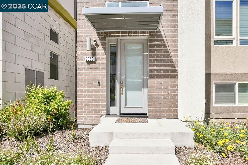 Detail Gallery Image 3 of 43 For 2957 Valley of Hearts Delight, San Jose,  CA 95136 - 4 Beds | 3/1 Baths