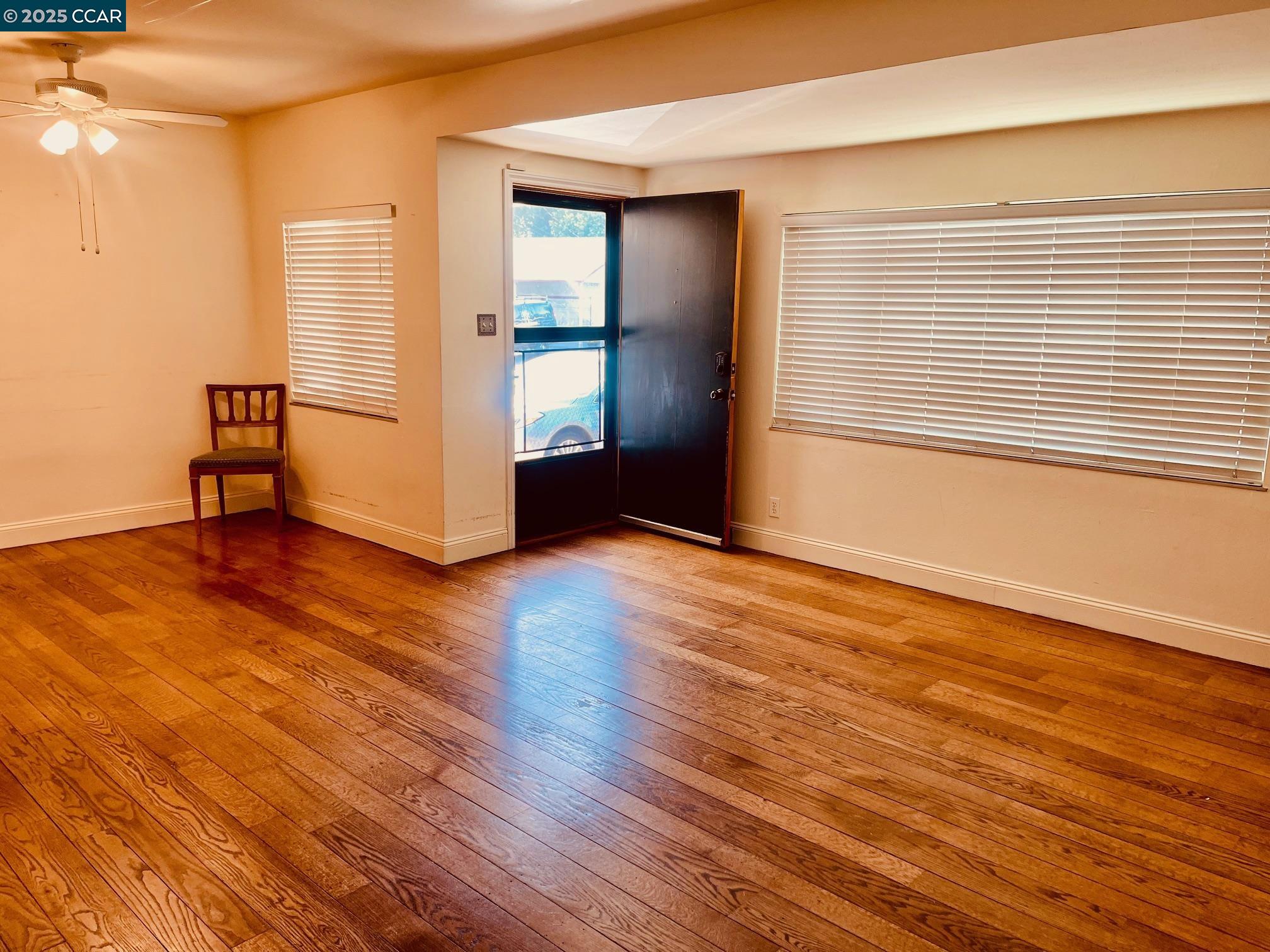 Detail Gallery Image 2 of 18 For 1520 Orange St, Concord,  CA 94518-3186 - 3 Beds | 2 Baths