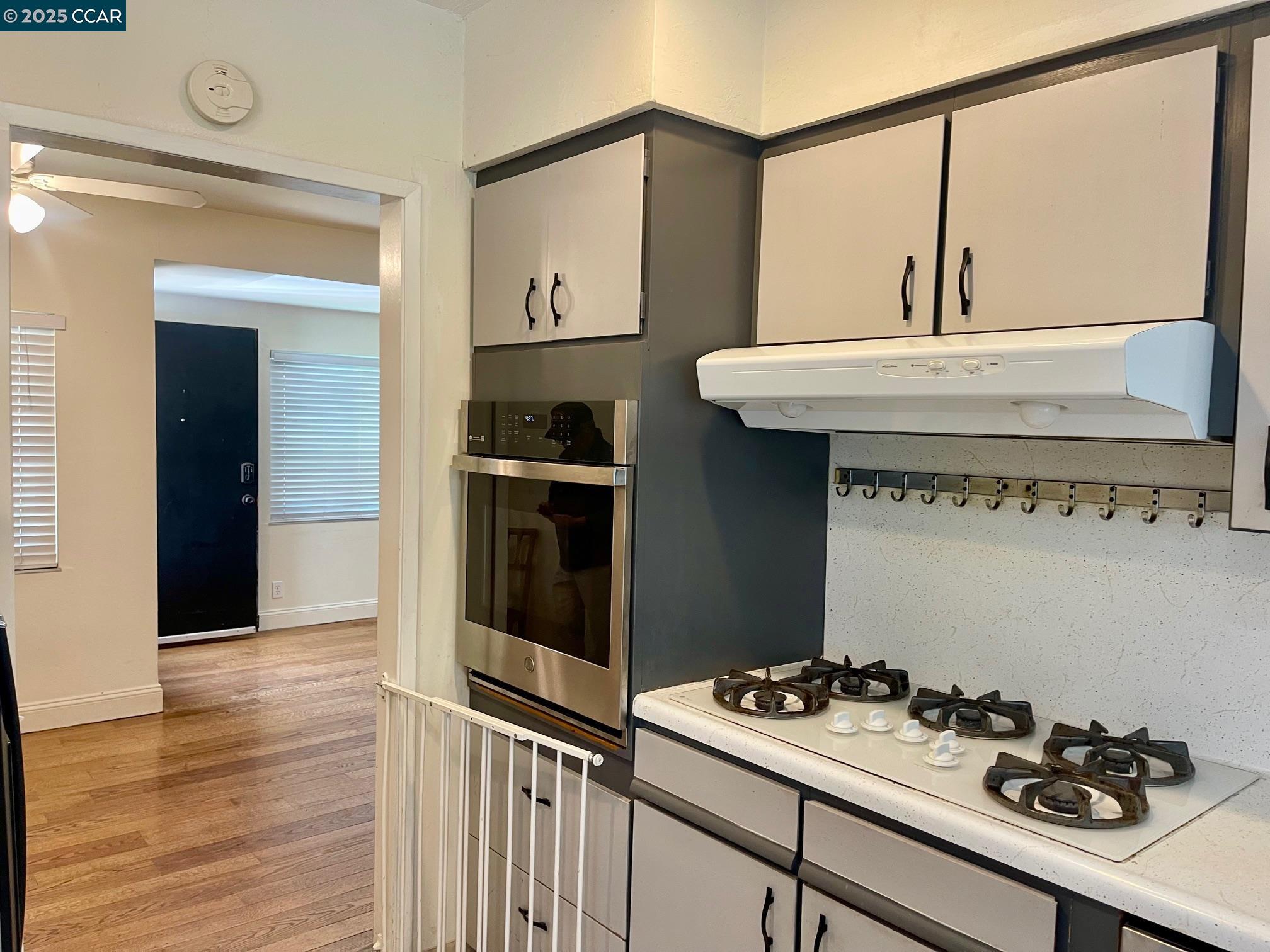 Detail Gallery Image 3 of 18 For 1520 Orange St, Concord,  CA 94518-3186 - 3 Beds | 2 Baths