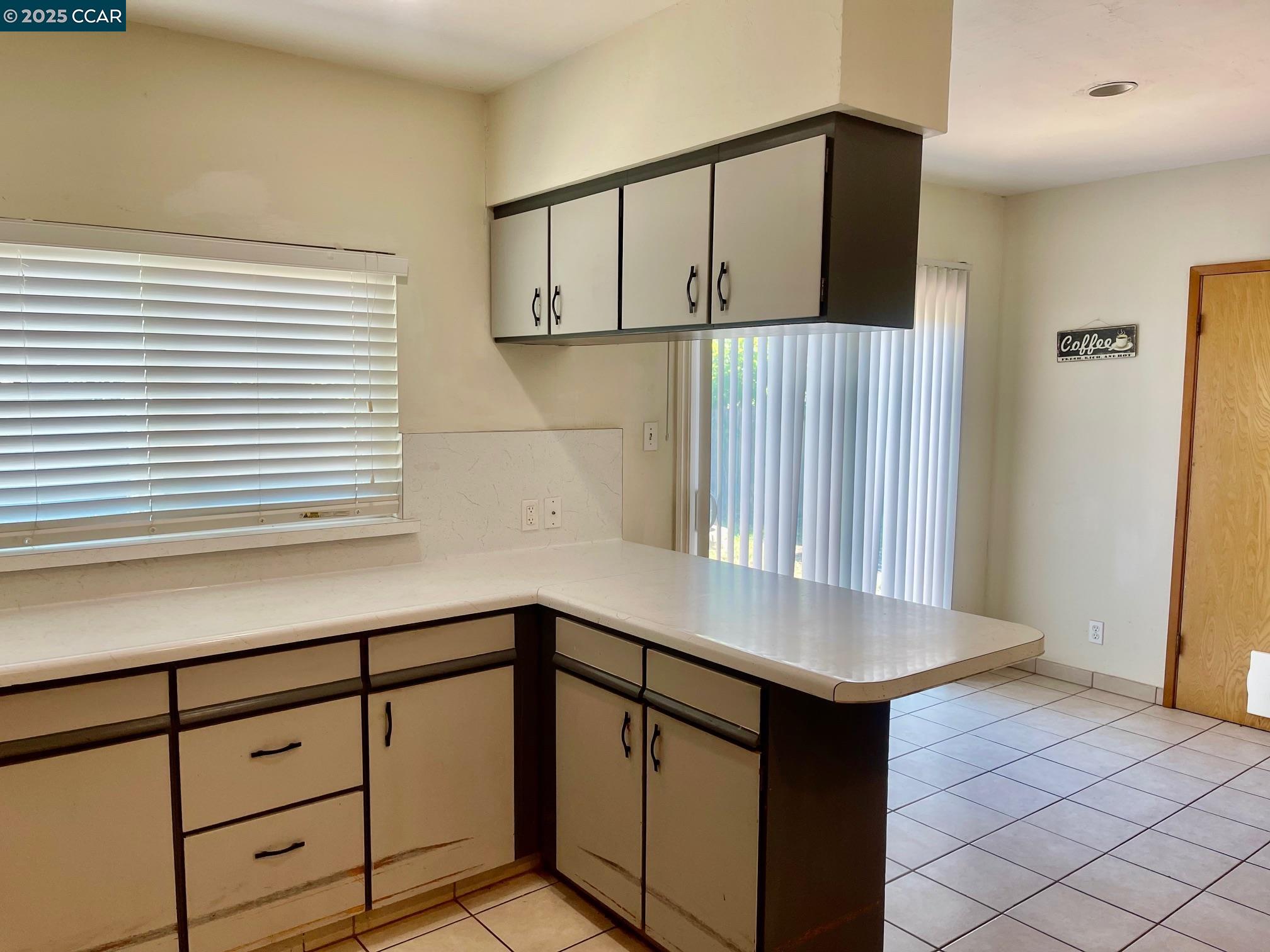 Detail Gallery Image 7 of 18 For 1520 Orange St, Concord,  CA 94518-3186 - 3 Beds | 2 Baths