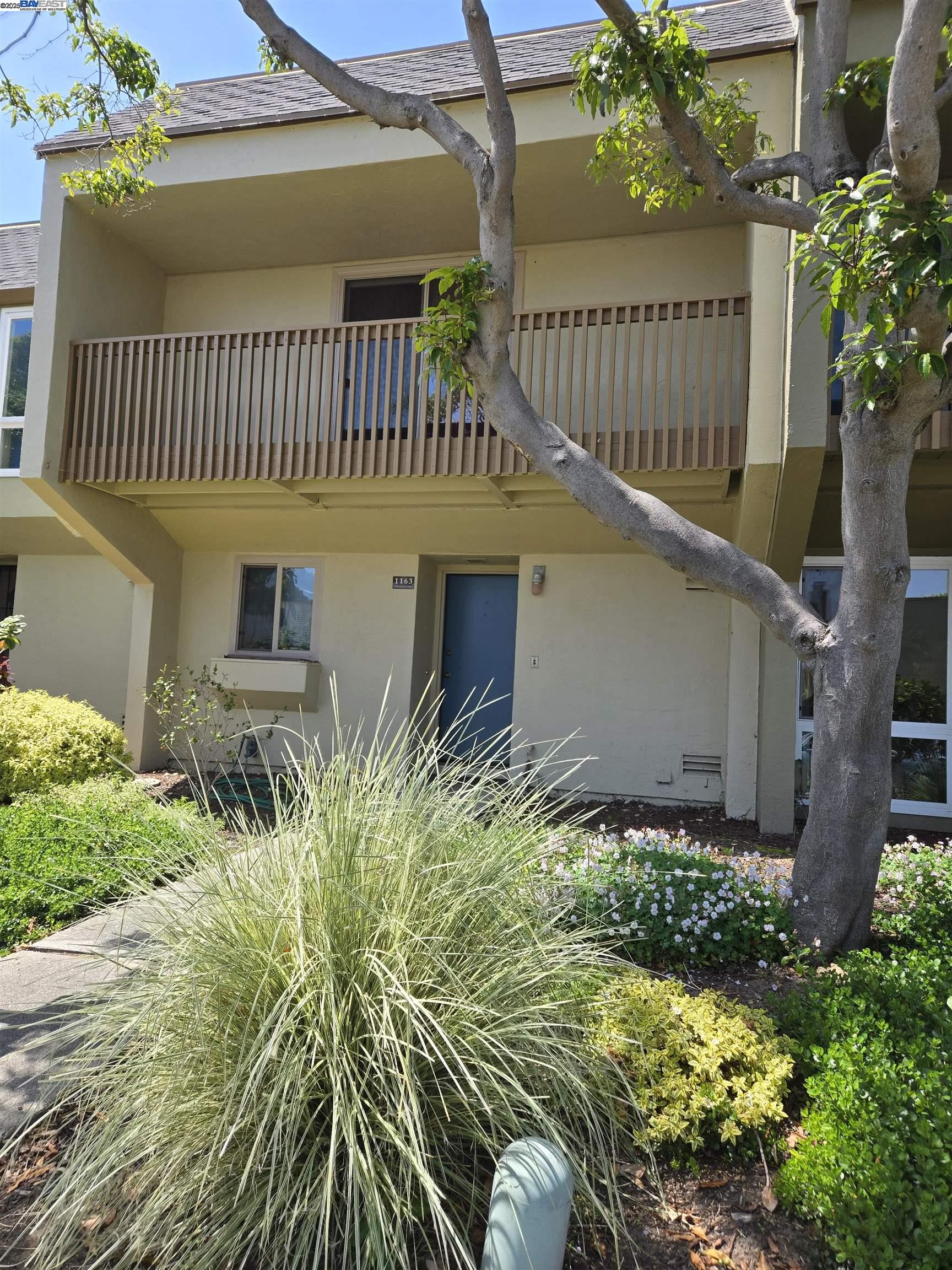 Browse active condo listings in ALAMEDA CASITAS