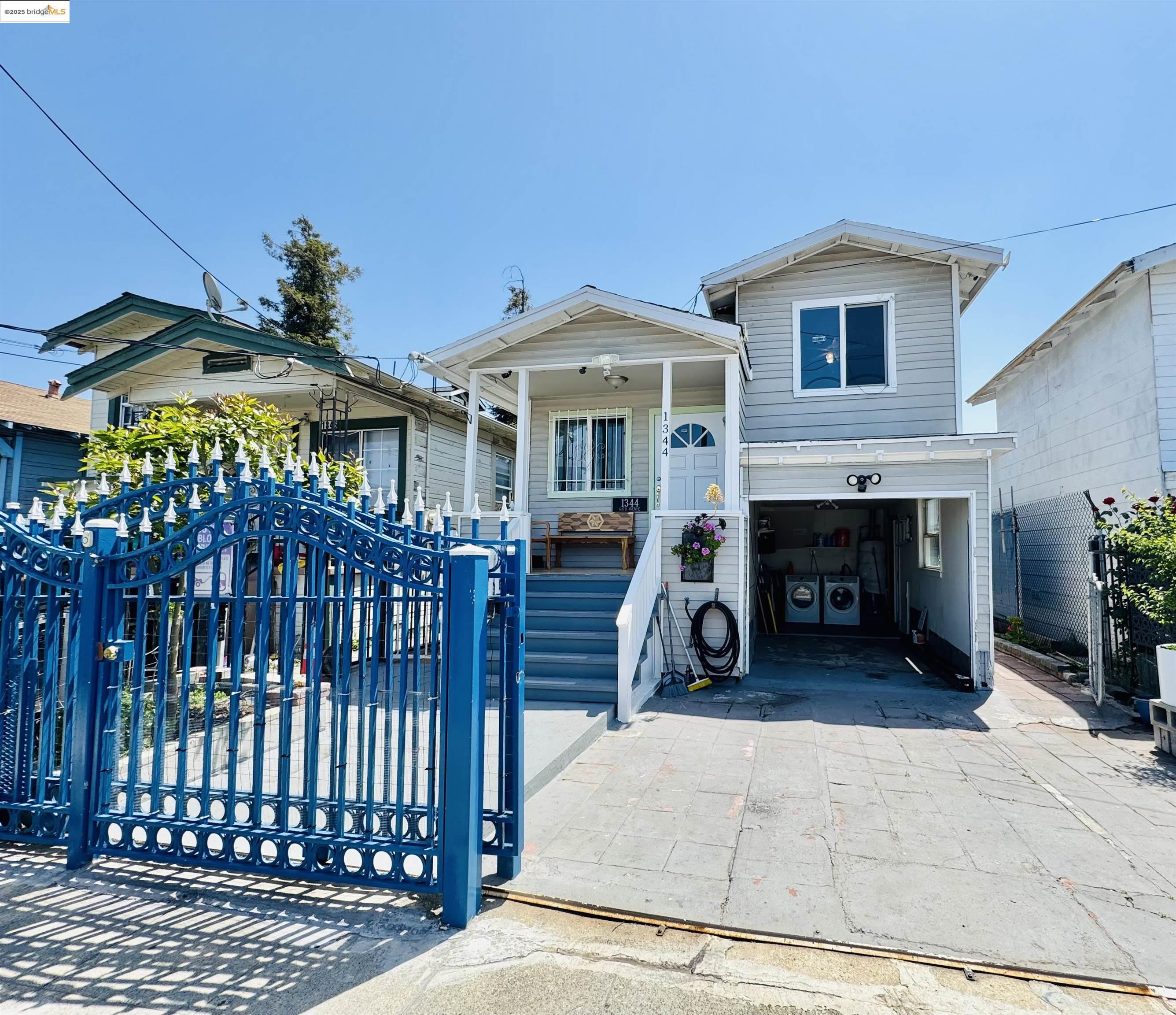 Detail Gallery Image 1 of 1 For 1344 64th Ave, Oakland,  CA 94621 - 4 Beds | 2 Baths