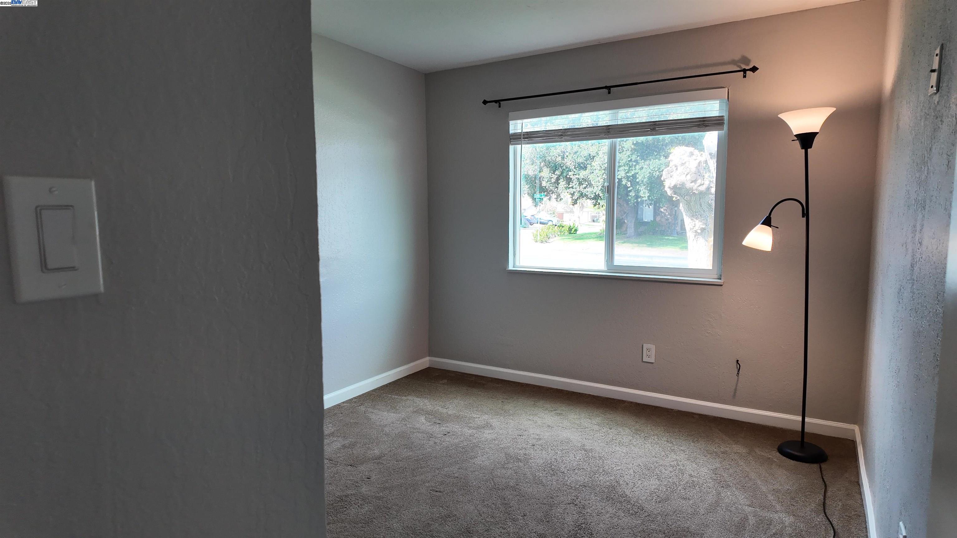Detail Gallery Image 10 of 22 For 2216 Hamlin Dr, Antioch,  CA 94509 - 4 Beds | 2 Baths
