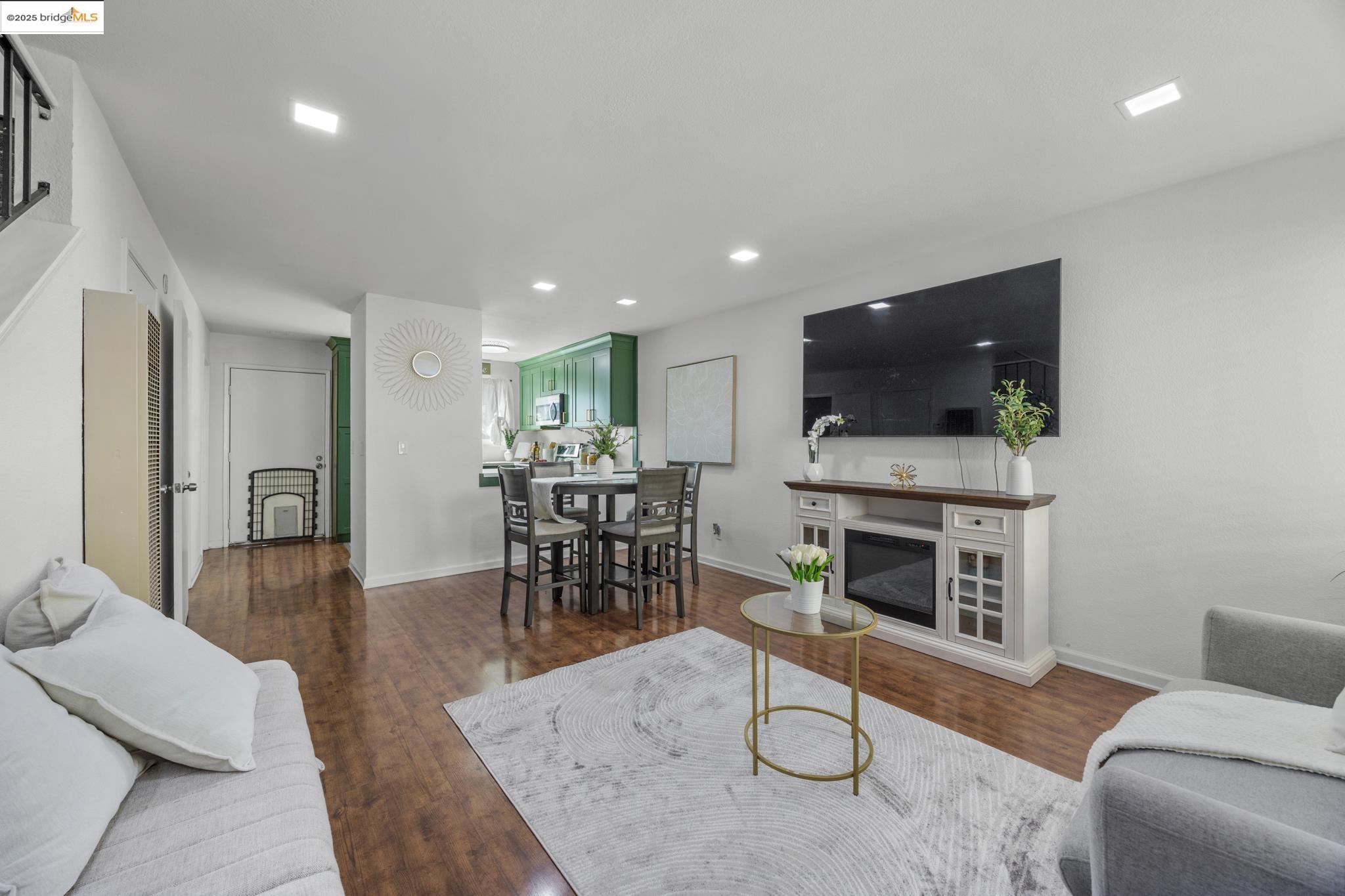 Photo #8: 41096036 Listing: Photo #8