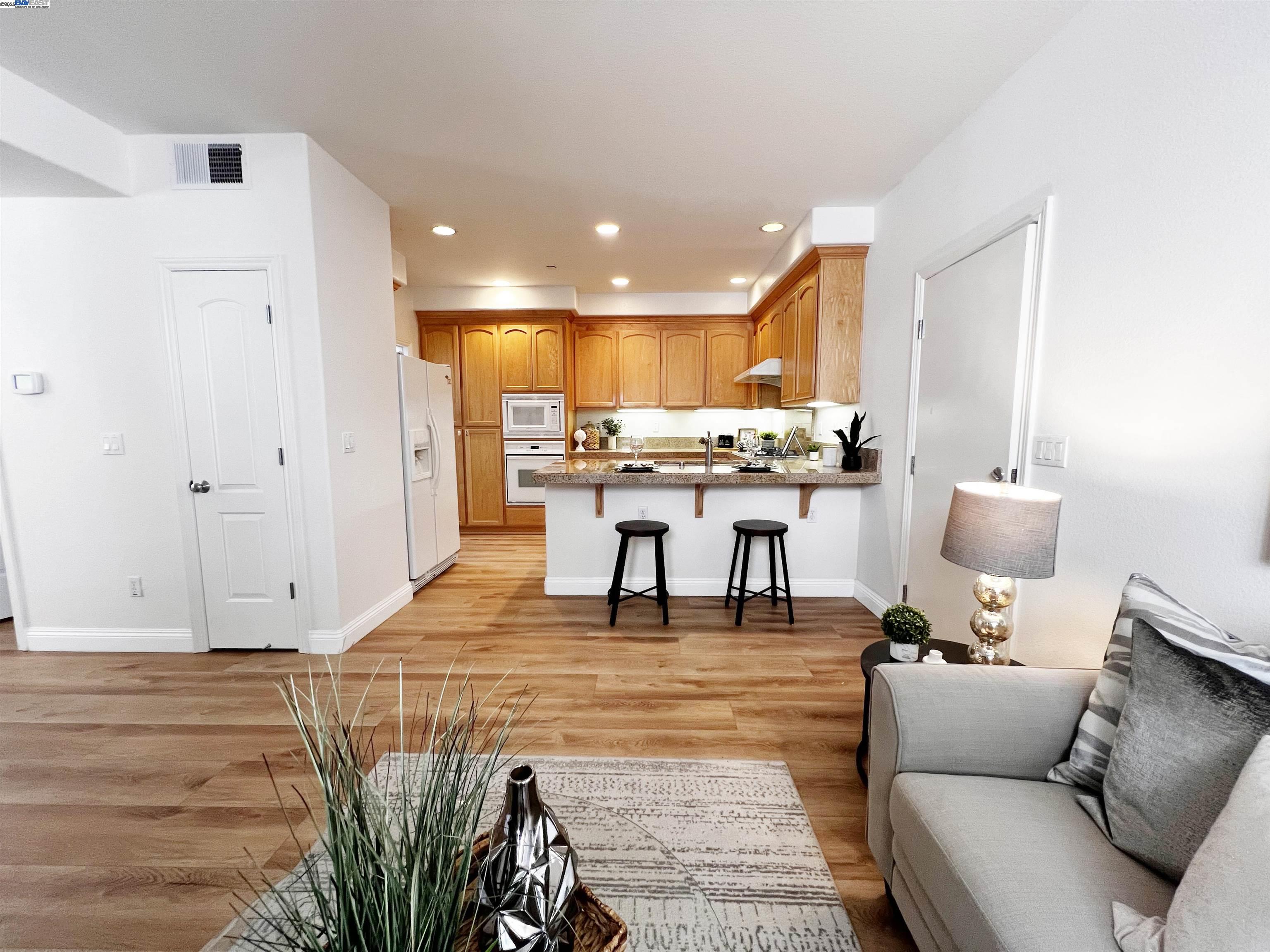Detail Gallery Image 8 of 52 For 49031 Woodgrove Cmn, Fremont,  CA 94539 - 3 Beds | 2/1 Baths