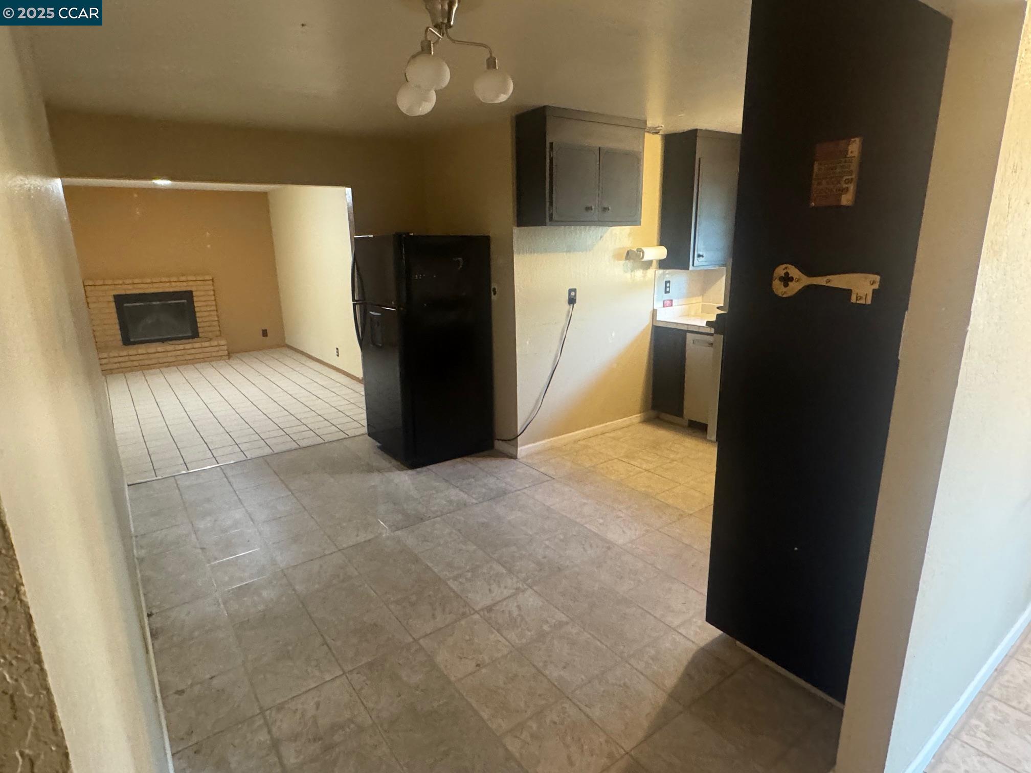 Detail Gallery Image 2 of 19 For 4190 Chaban Dr, Concord,  CA 94521 - 4 Beds | 2 Baths