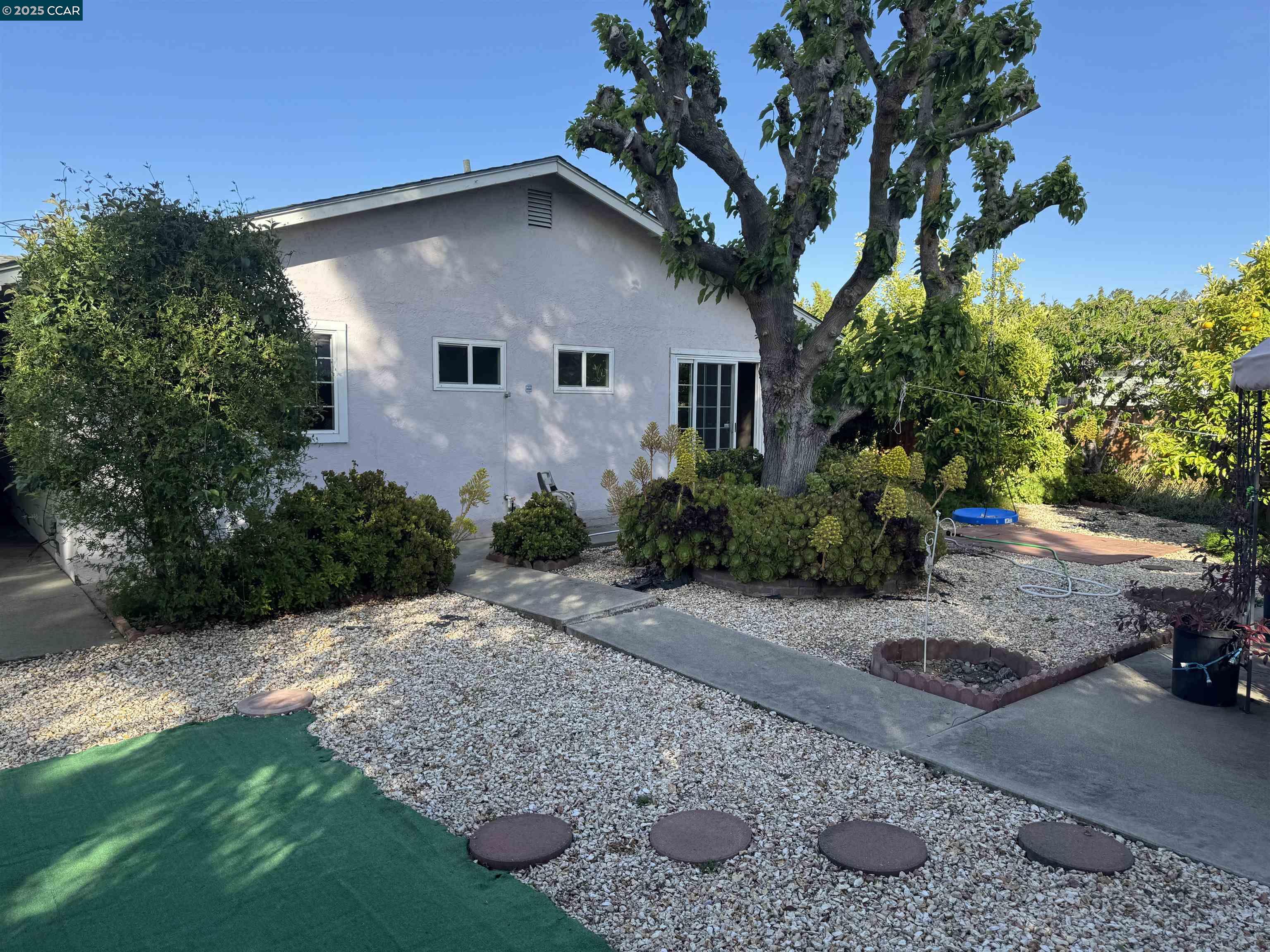 Detail Gallery Image 14 of 19 For 4190 Chaban Dr, Concord,  CA 94521 - 4 Beds | 2 Baths