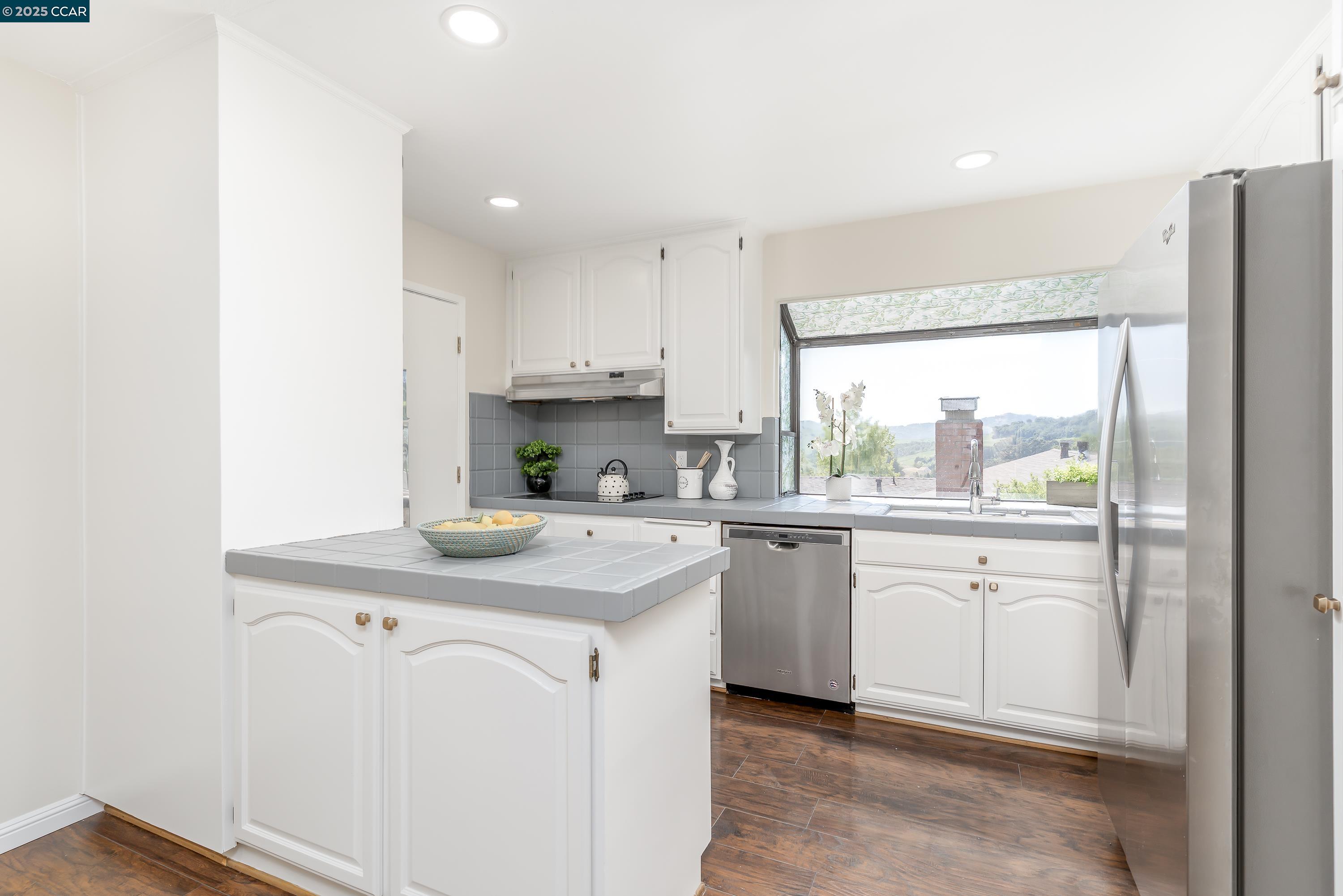 Detail Gallery Image 12 of 60 For 3608 Victor St., Pinole,  CA 94564 - 4 Beds | 2 Baths