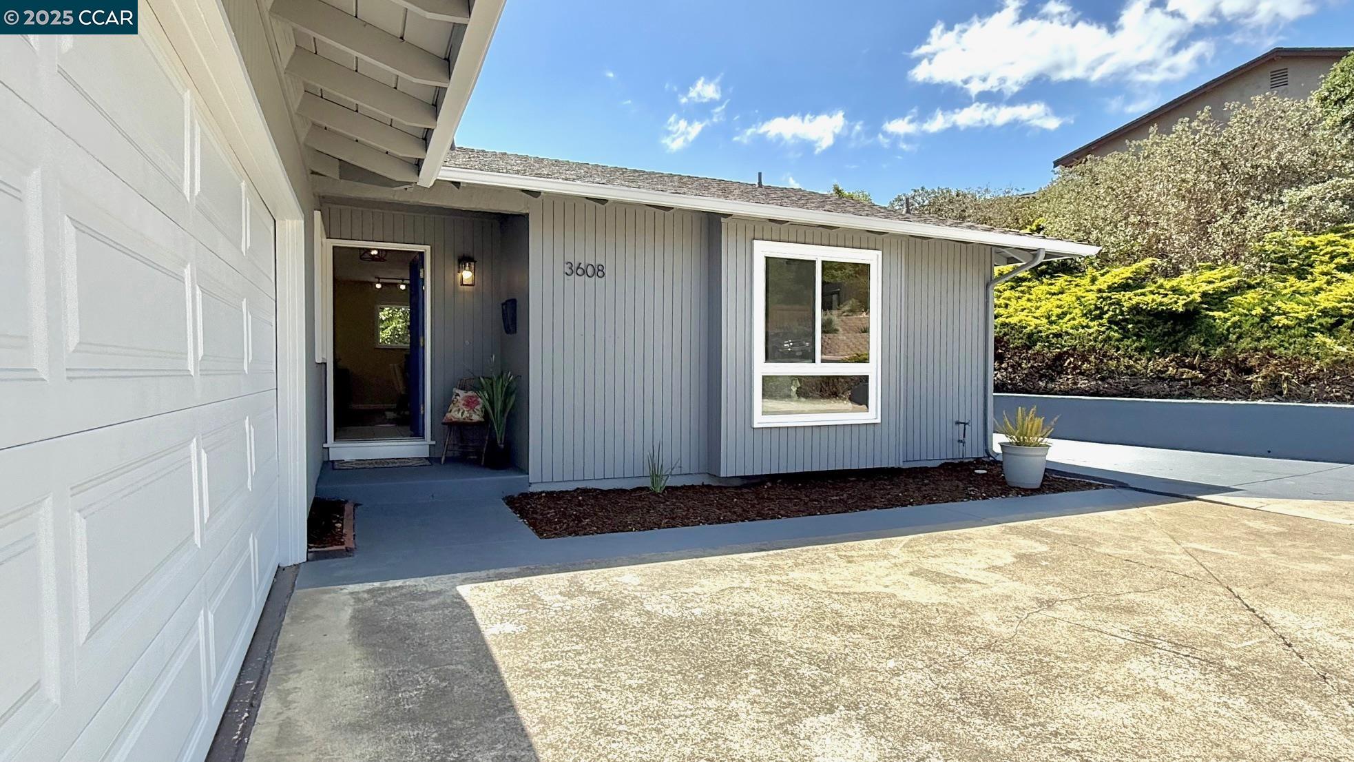Detail Gallery Image 4 of 60 For 3608 Victor St., Pinole,  CA 94564 - 4 Beds | 2 Baths
