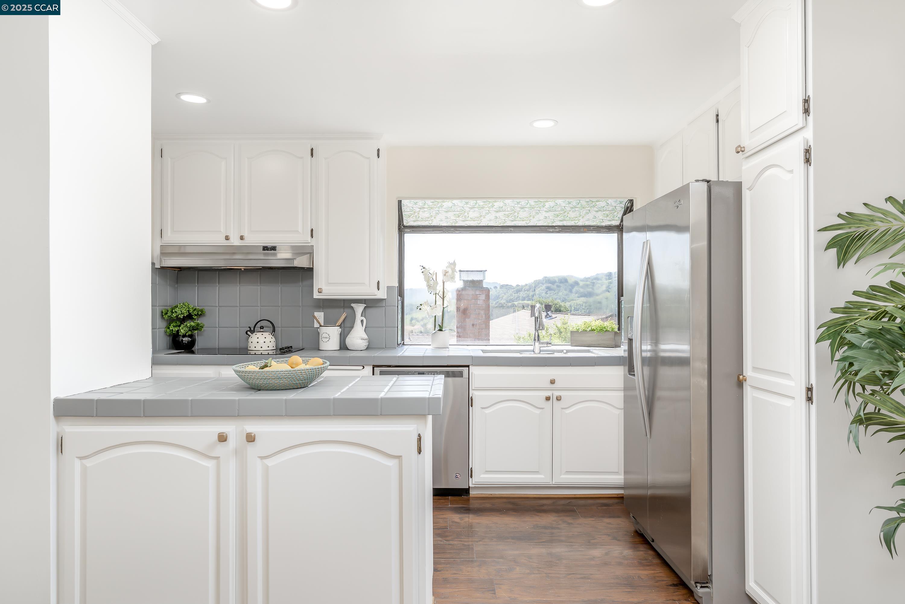 Detail Gallery Image 10 of 60 For 3608 Victor St., Pinole,  CA 94564 - 4 Beds | 2 Baths