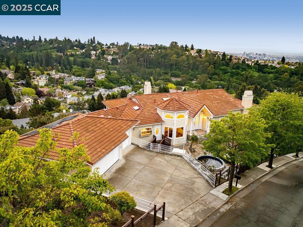 Detail Gallery Image 1 of 1 For 6585 Swainland Rd, Oakland,  CA 94611 - 6 Beds | 4/1 Baths