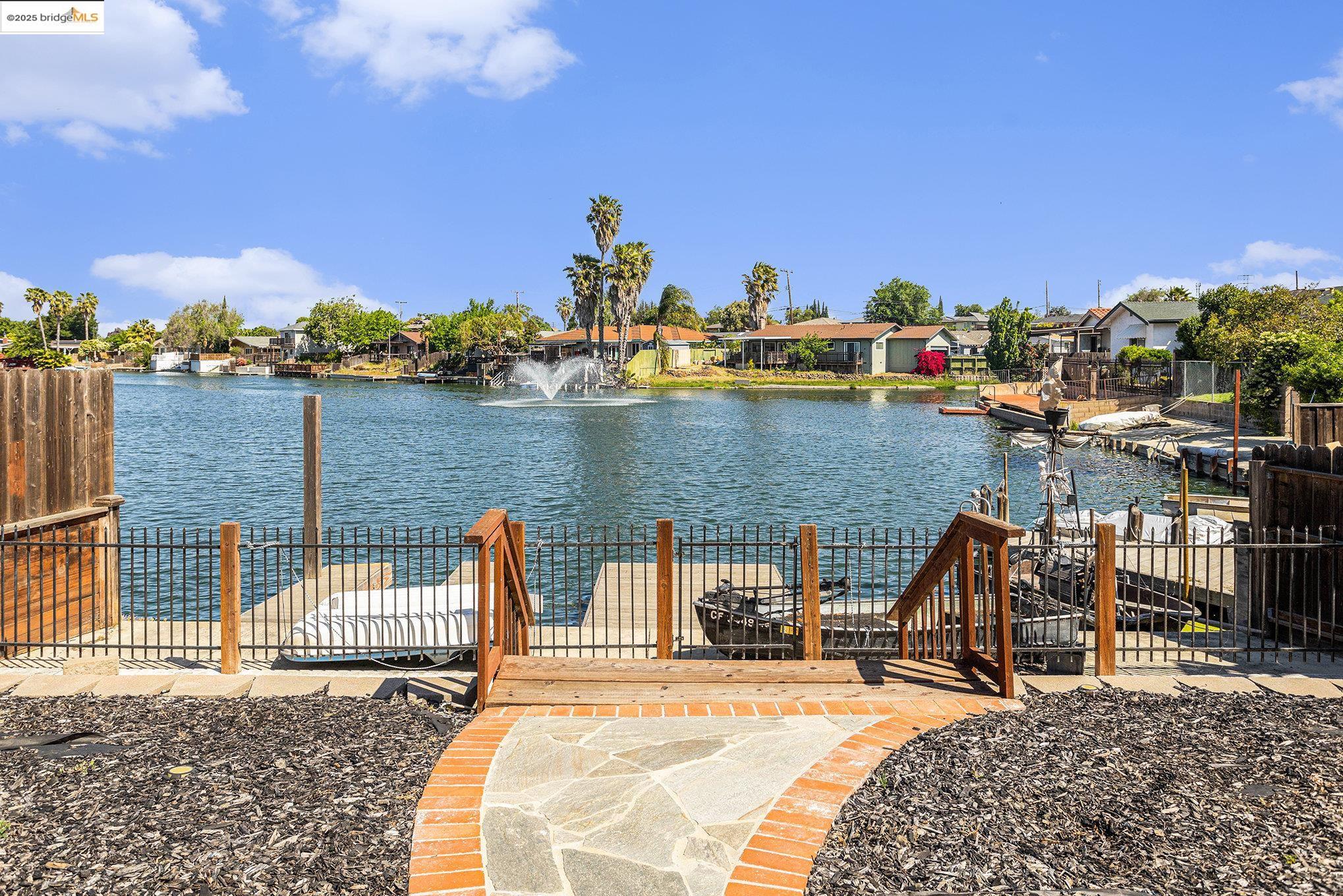 Detail Gallery Image 2 of 33 For 117 S Lake Dr, Antioch,  CA 94509 - 3 Beds | 2/1 Baths