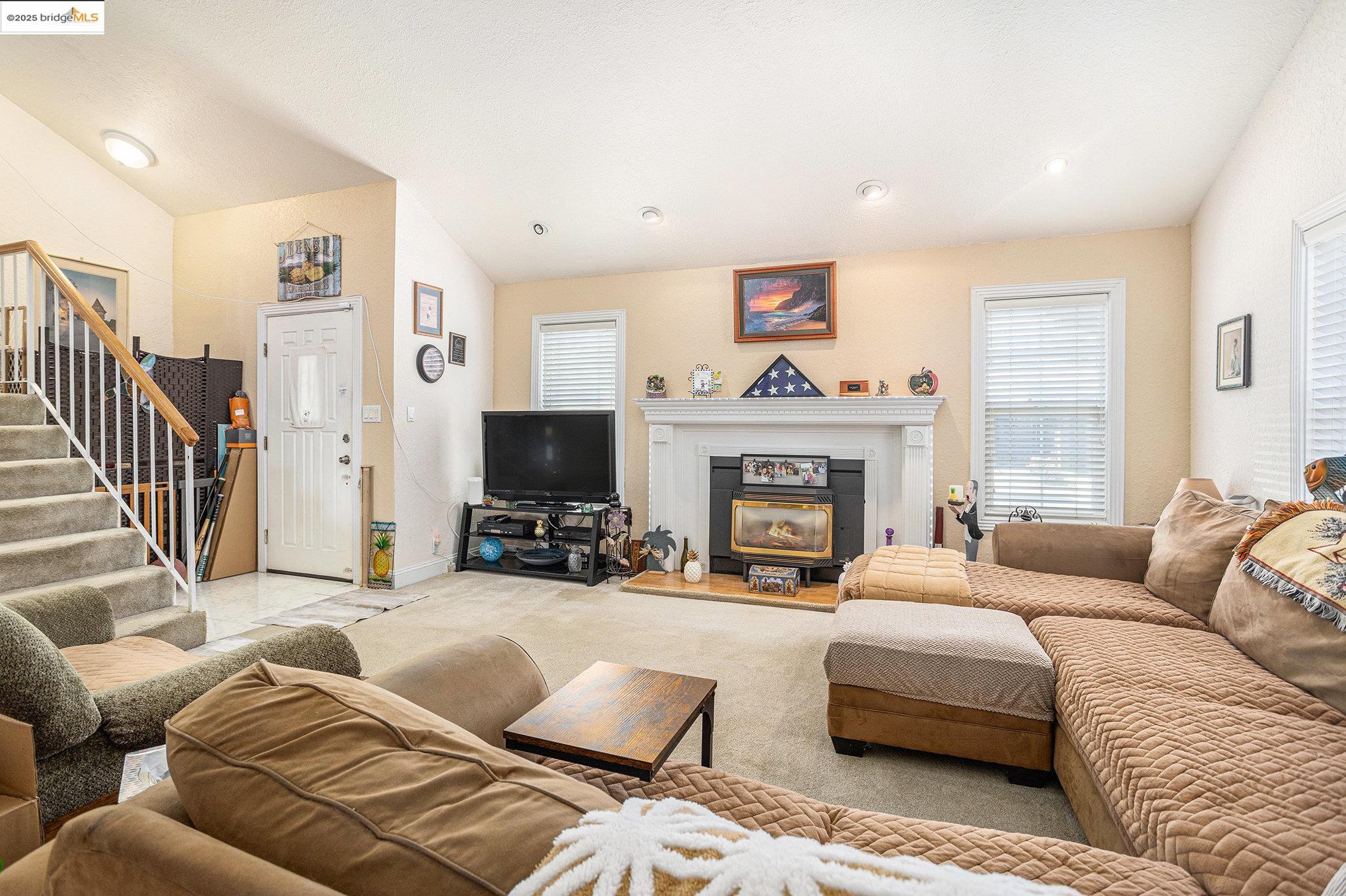 Detail Gallery Image 19 of 33 For 117 S Lake Dr, Antioch,  CA 94509 - 3 Beds | 2/1 Baths
