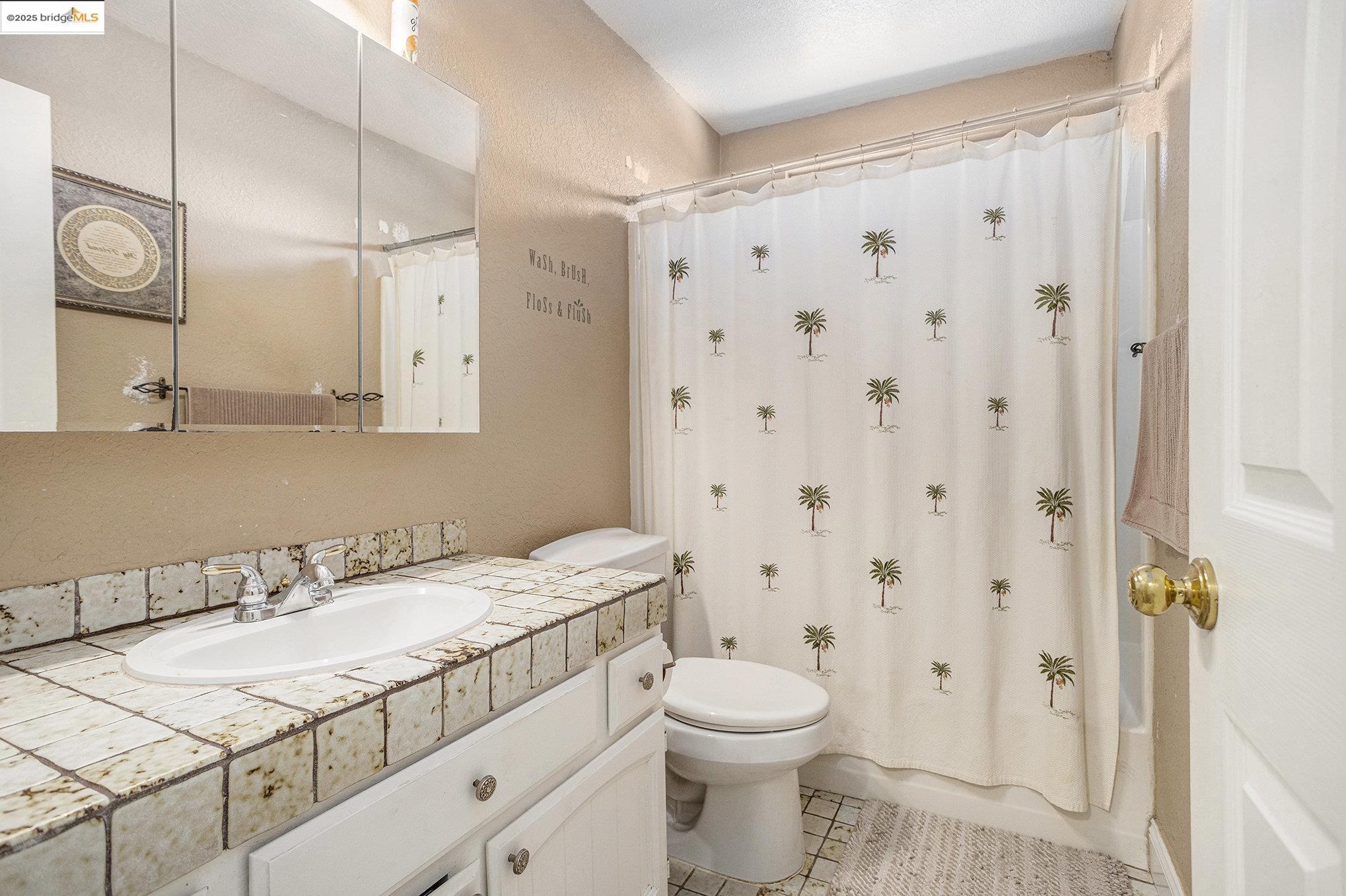 Detail Gallery Image 31 of 33 For 117 S Lake Dr, Antioch,  CA 94509 - 3 Beds | 2/1 Baths