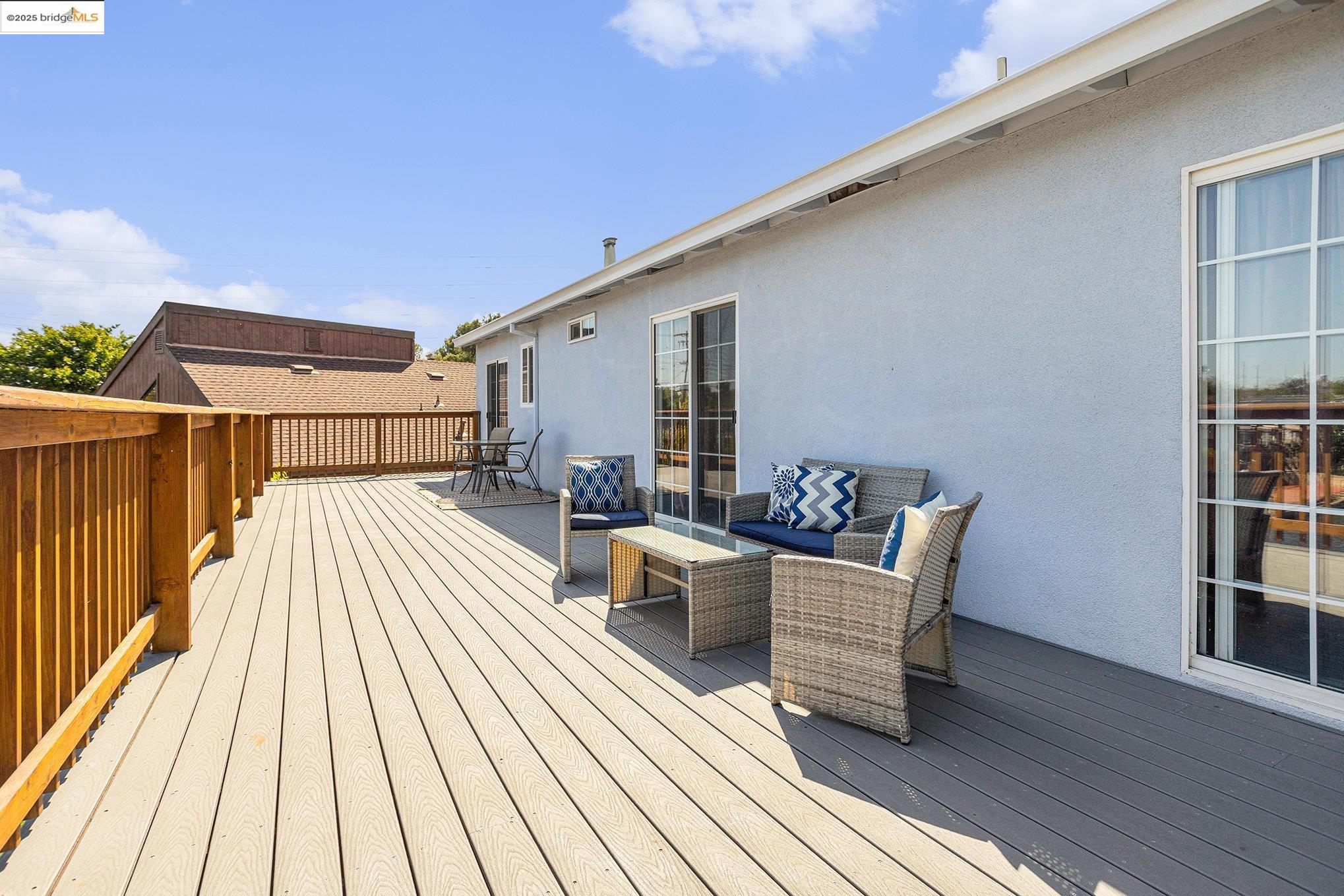 Detail Gallery Image 8 of 33 For 117 S Lake Dr, Antioch,  CA 94509 - 3 Beds | 2/1 Baths