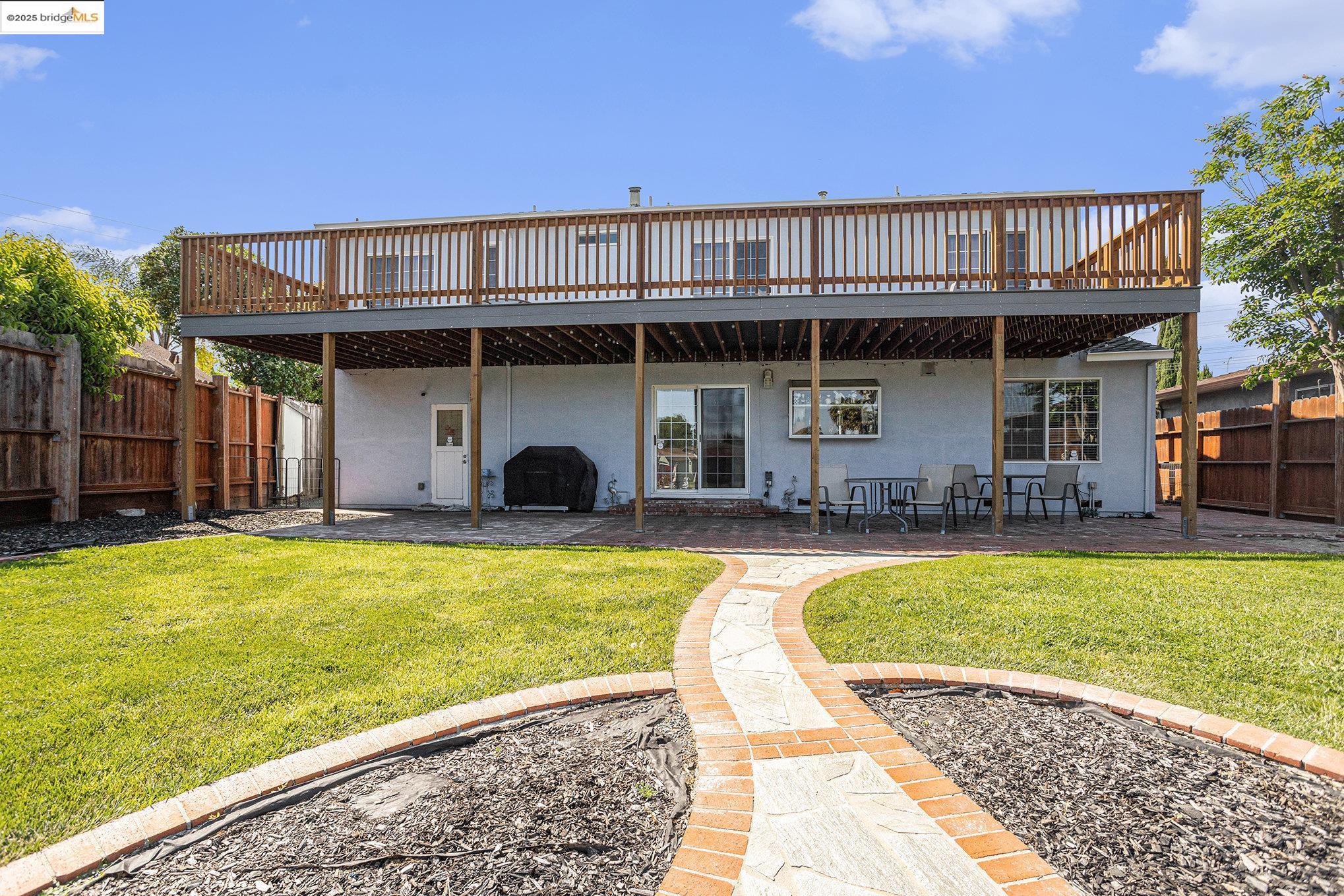 Detail Gallery Image 10 of 33 For 117 S Lake Dr, Antioch,  CA 94509 - 3 Beds | 2/1 Baths