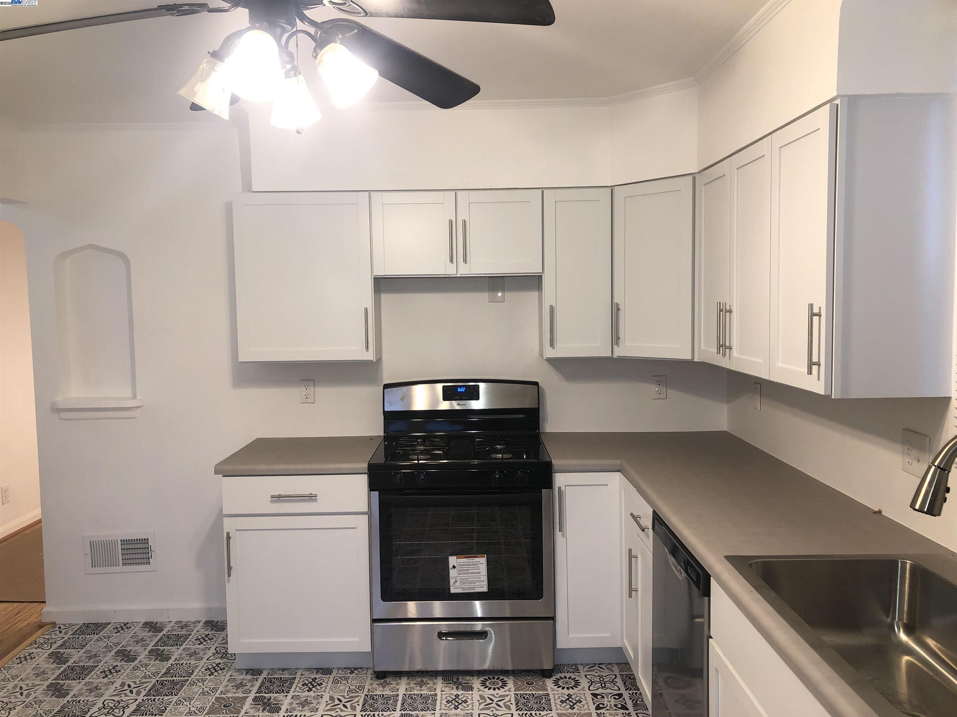 830 Zeiss Ave, Woodland, Missouri 63125, 2 Bedrooms Bedrooms, 5 Rooms Rooms,1 BathroomBathrooms,Residential Lease,For Rent,830 Zeiss Ave,41096049