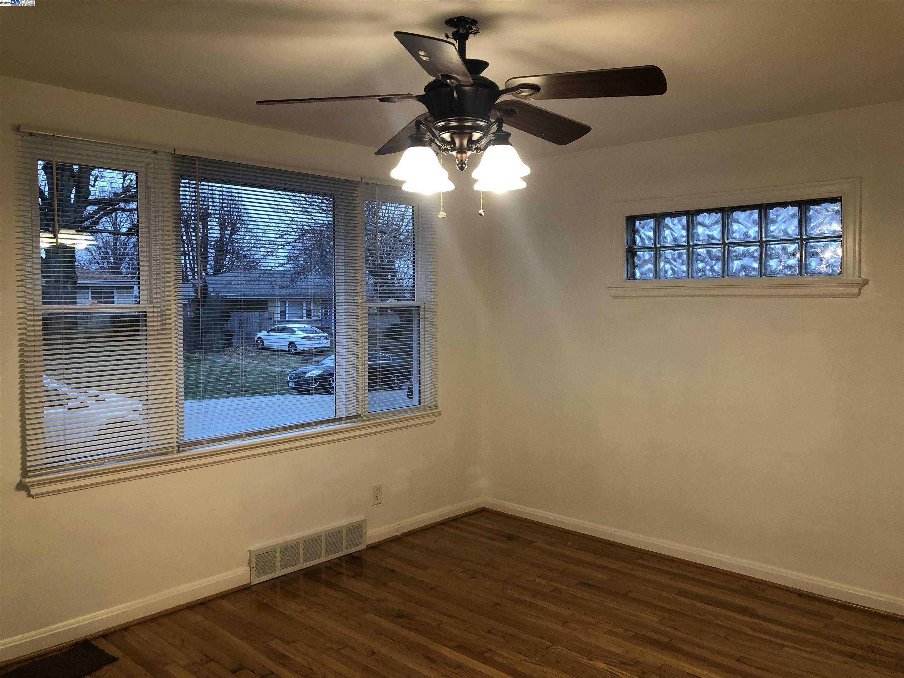 830 Zeiss Ave, Woodland, Missouri 63125, 2 Bedrooms Bedrooms, 5 Rooms Rooms,1 BathroomBathrooms,Residential Lease,For Rent,830 Zeiss Ave,41096049