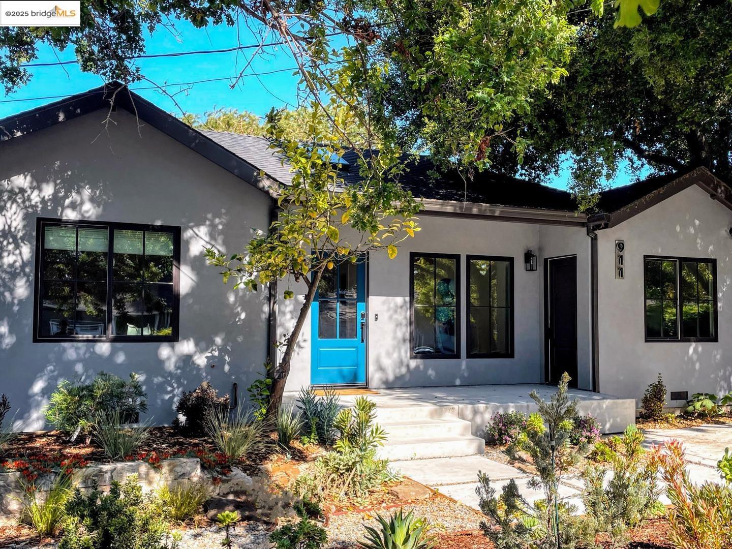 Detail Gallery Image 1 of 16 For 911 Peggy Ln, Menlo Park,  CA 94025 - 4 Beds | 2/1 Baths