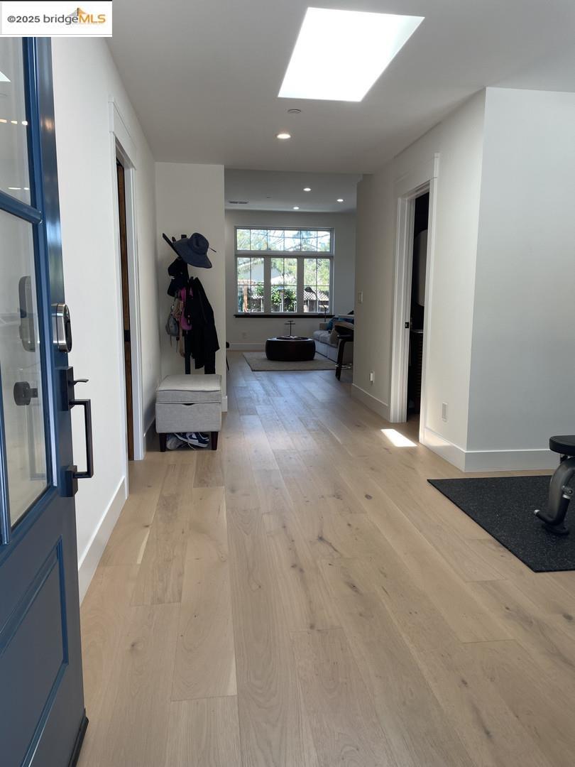 Detail Gallery Image 2 of 16 For 911 Peggy Ln, Menlo Park,  CA 94025 - 4 Beds | 2/1 Baths