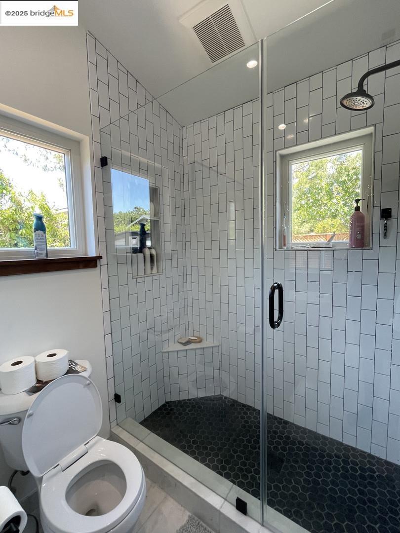 Detail Gallery Image 11 of 16 For 911 Peggy Ln, Menlo Park,  CA 94025 - 4 Beds | 2/1 Baths